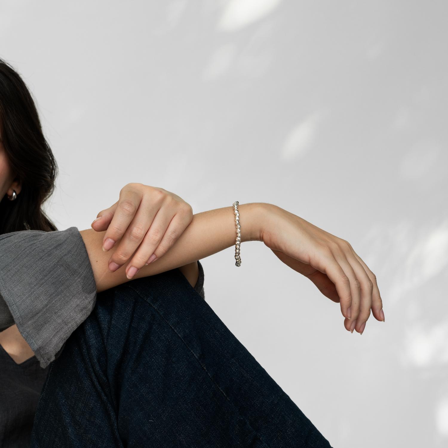 Moderno Bracciale Chunky Signature con pepite in argento sterling in vendita