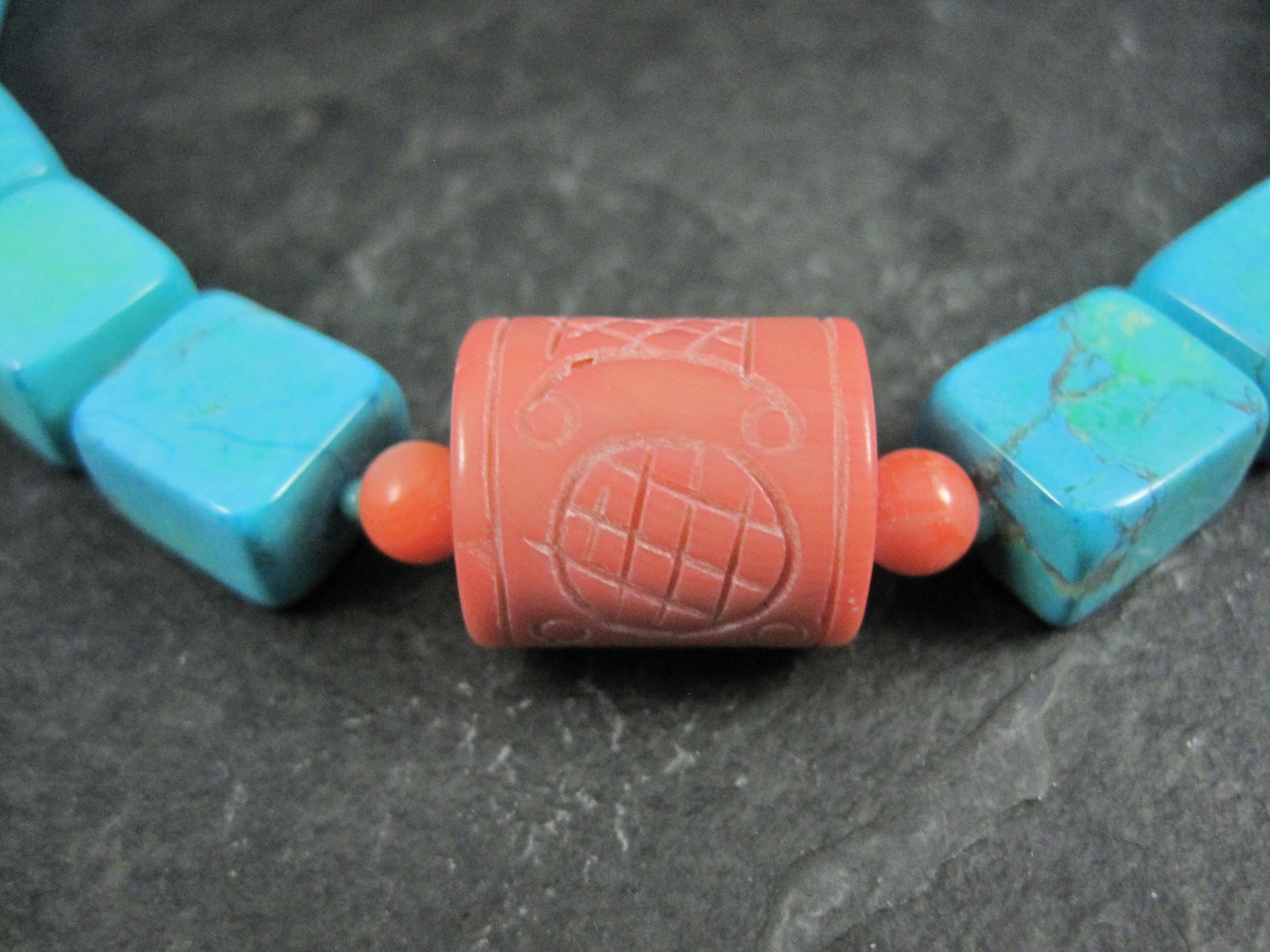 Collier en Turquoise et Corail sculpté du Sud-Ouest Excellent état - En vente à Webster, SD