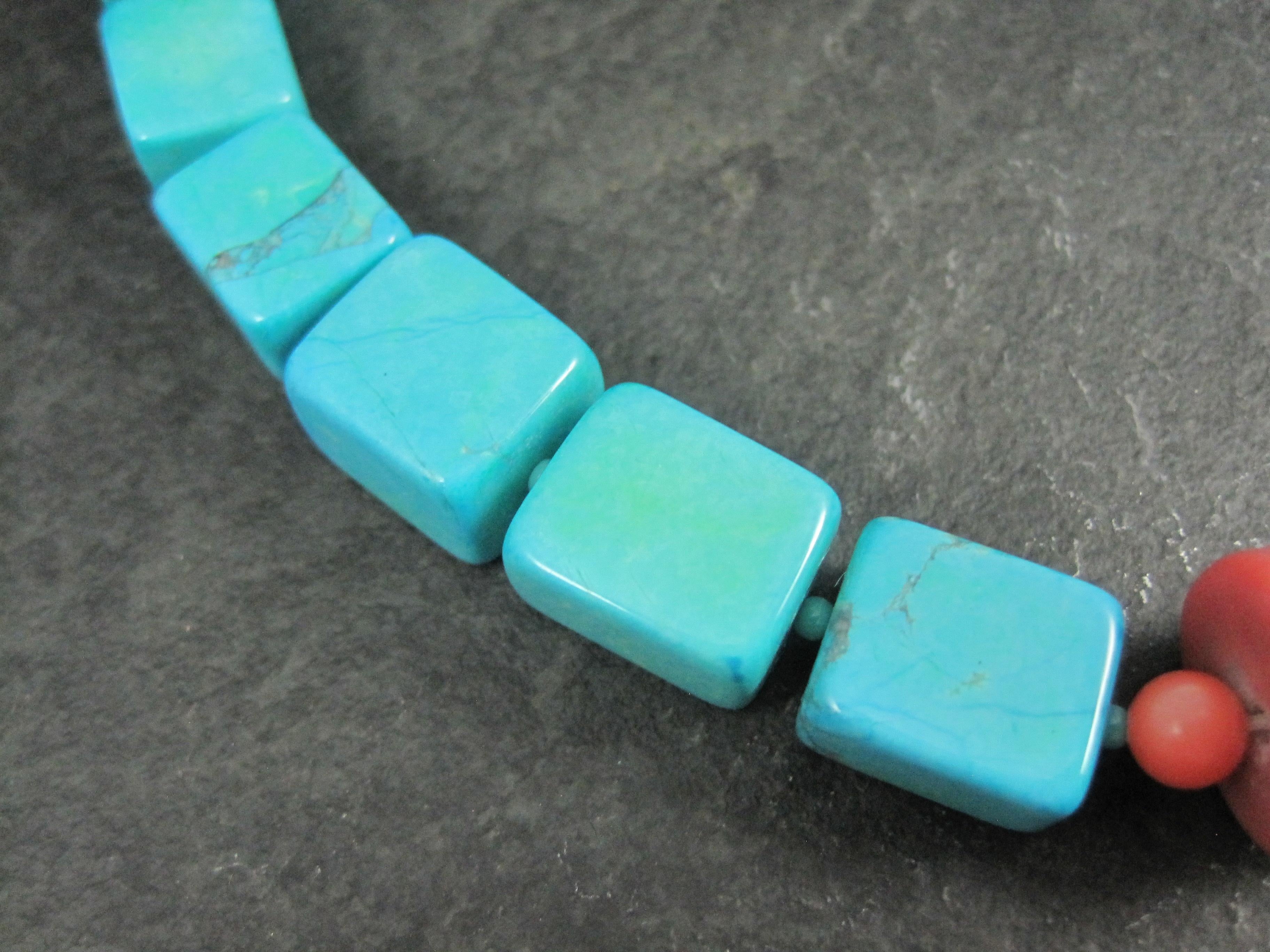Collier en Turquoise et Corail sculpté du Sud-Ouest en vente 1