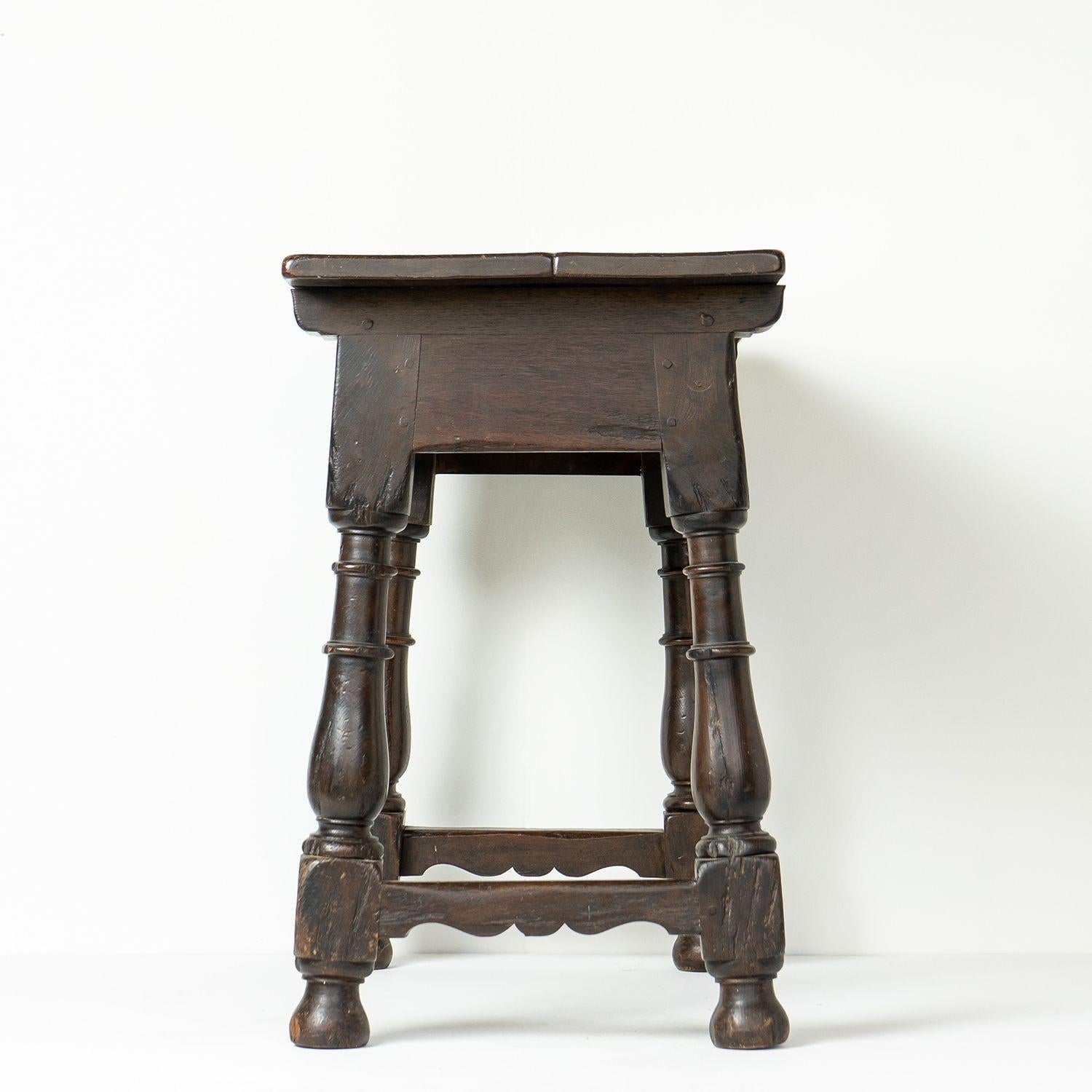 Antique Chunky Spanish Baroque Oak Side Table with Baluster Legs, 17th Century For Sale 7