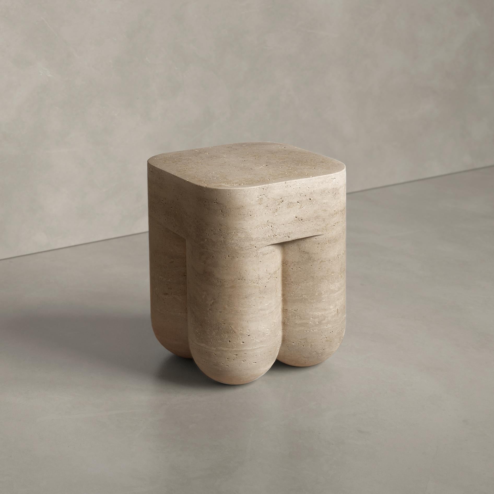 Altro Sgabello Chunky e tavolino Roman Travertine in vendita