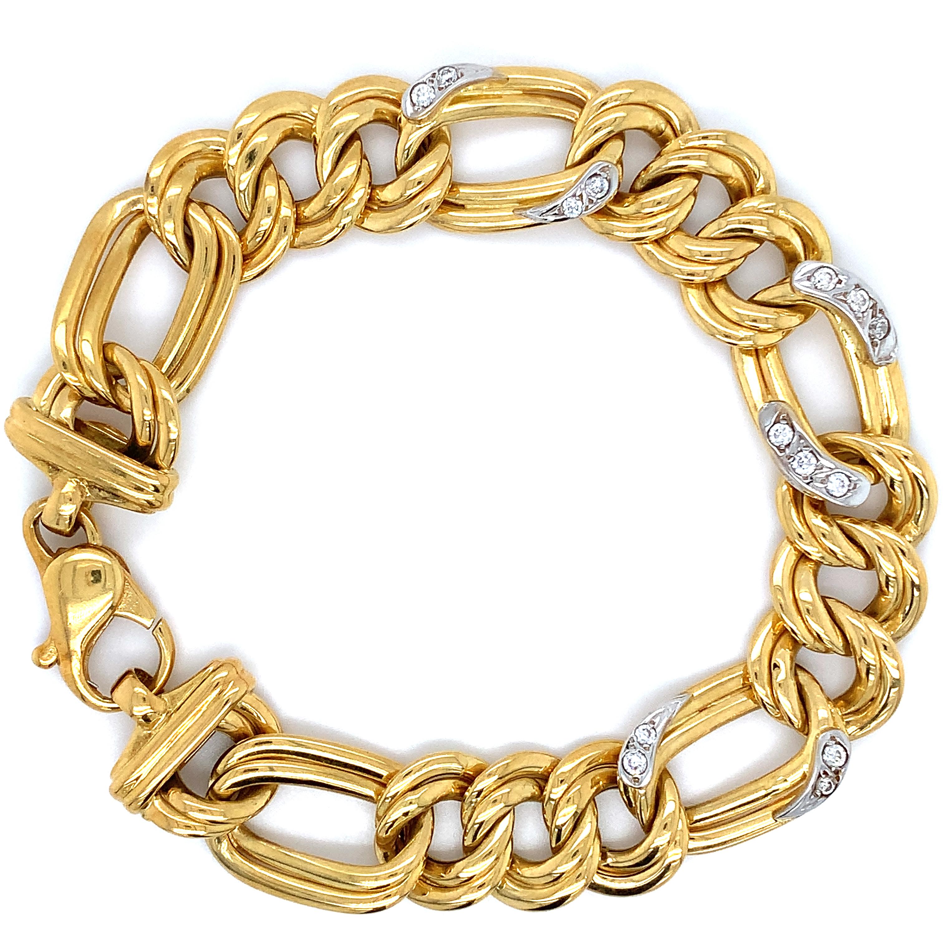 Chunky style large curb Cuban link chain Bracelet 18k yellow gold In New Condition In London, GB