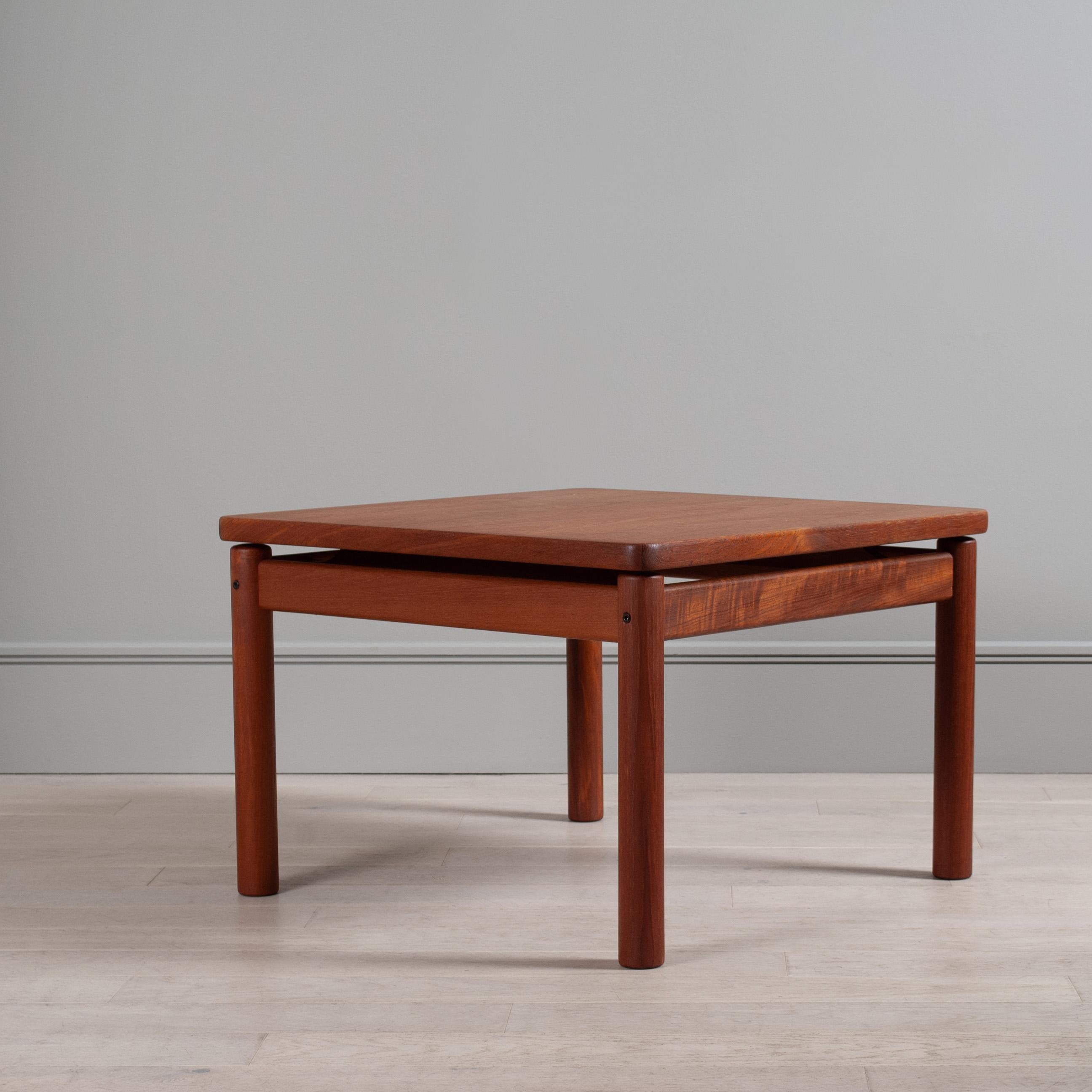 Danois Table basse centrale en teck massif en vente