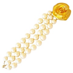 Superbe bracelet de perles à trois brins avec fermoir rose doré de Givenchy, années 1980