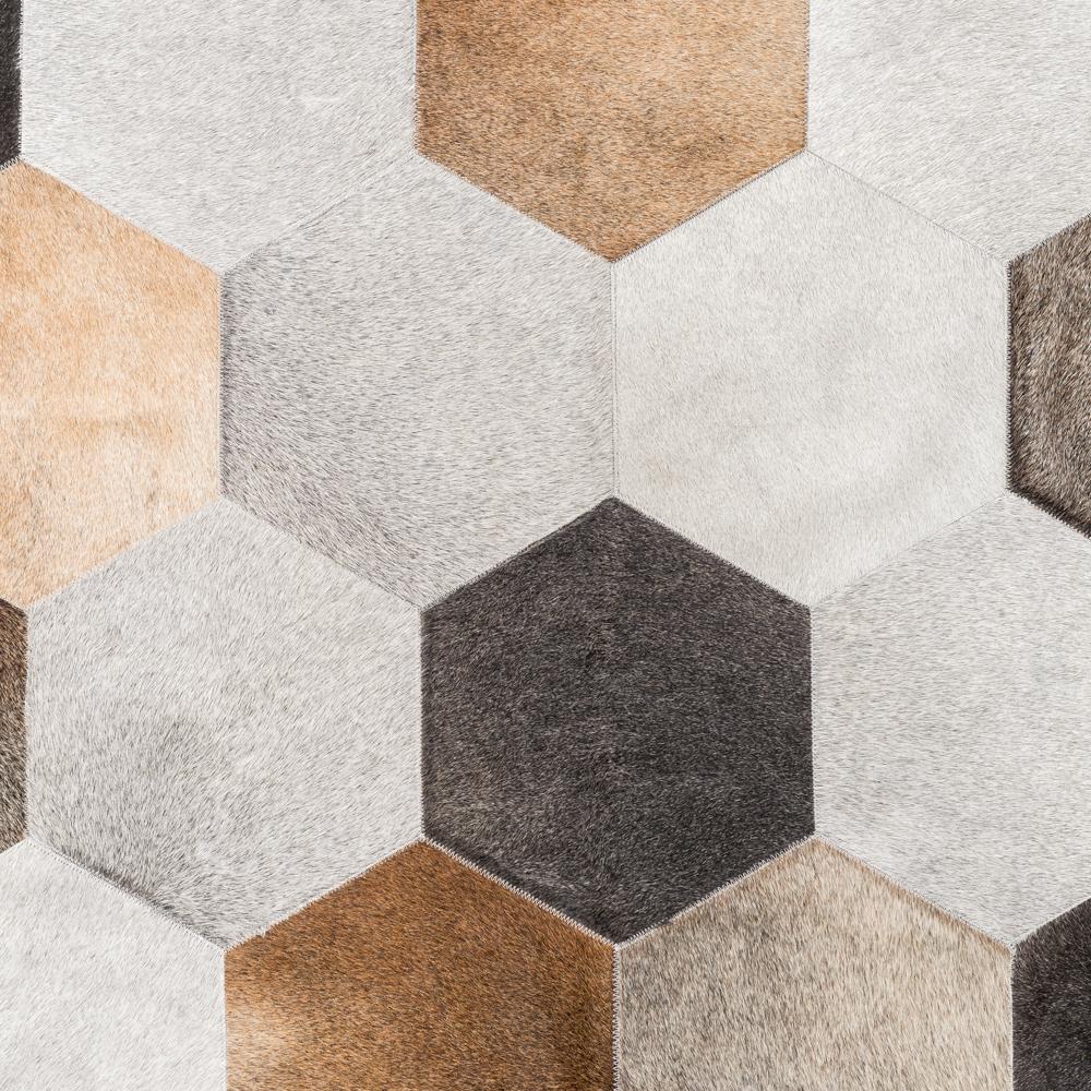 A small space superstar, the Llamativo packs a punch due to its irregular shape and chunky tiles that make a definite focal point on any floor. Available in a range of colours, you'll be smitten with the Llamativo's high impact versatility and