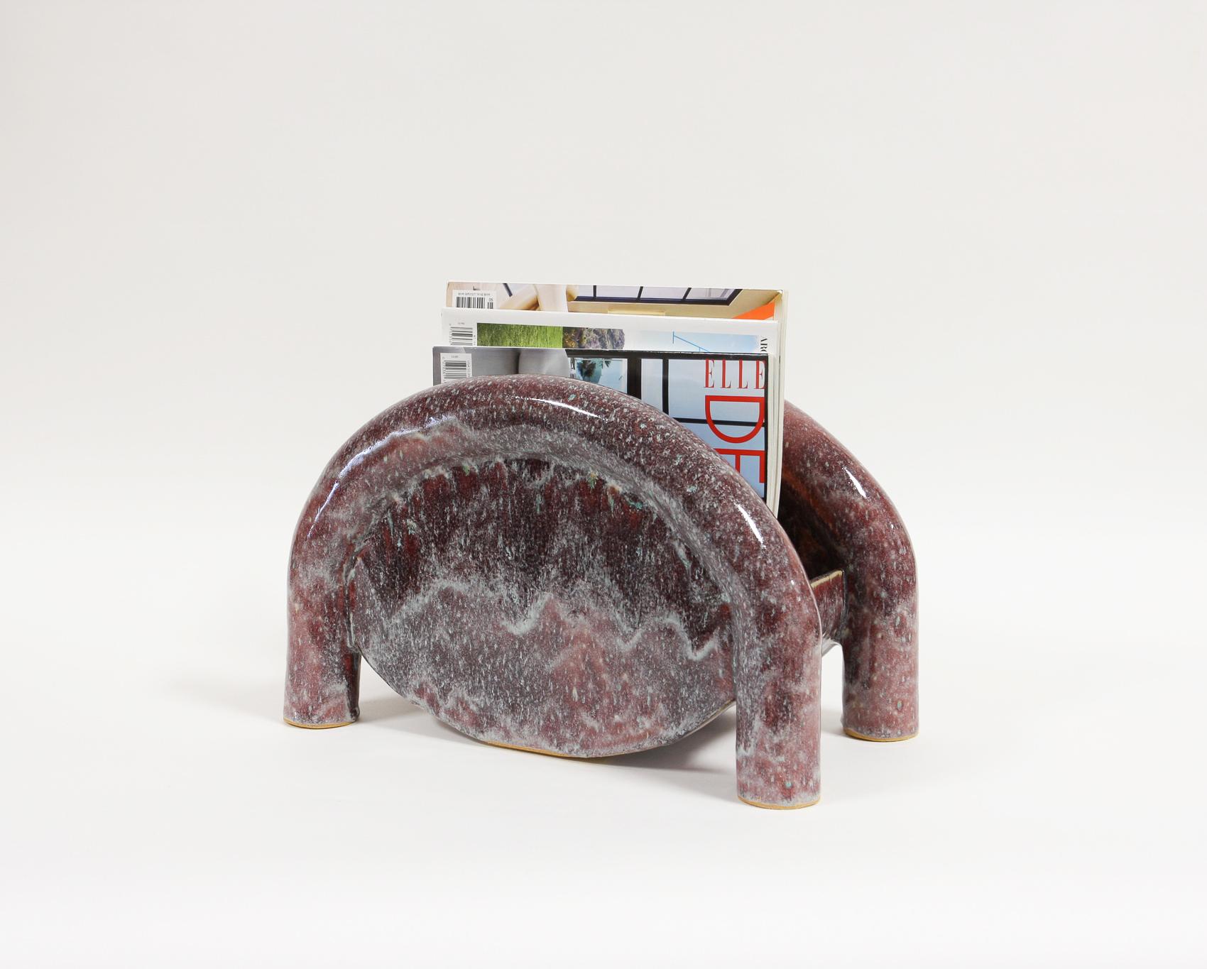 Chunky Tubular Keramik-Zeitschriftenständer von BZIPPY mit gesprenkelter, pflaumenfarbener Glasur (Moderne) im Angebot