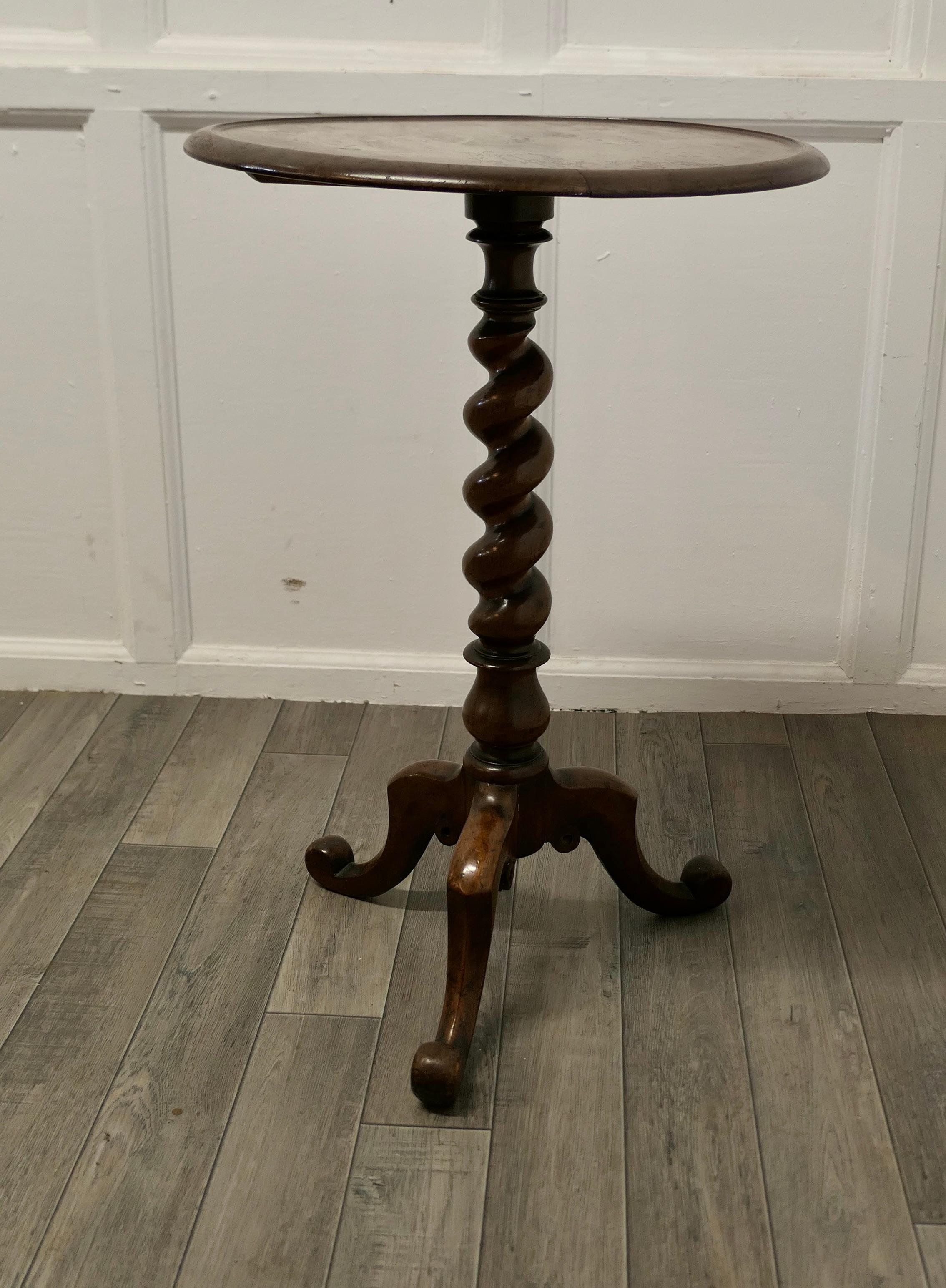 Chunky Victorian Wine Table or Occasional Lamp Table  This is a lovely table   For Sale 3