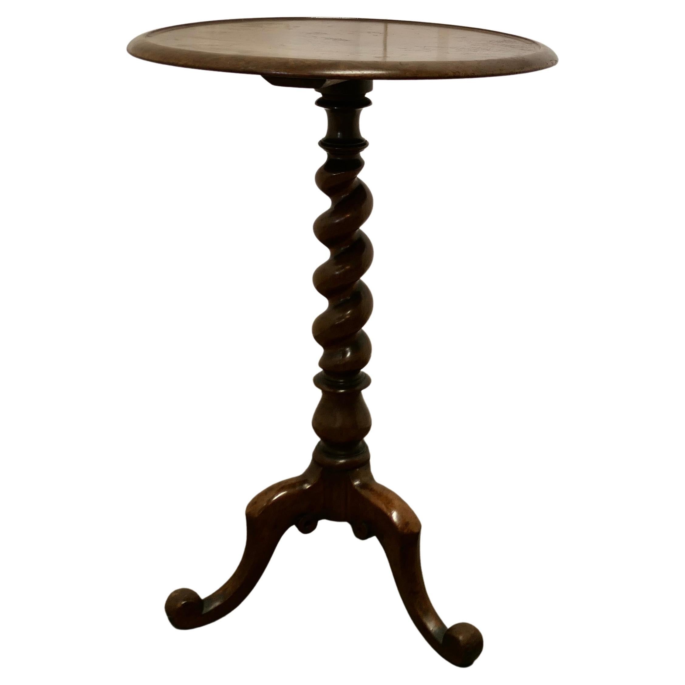 Chunky Victorian Wine Table or Occasional Lamp Table  This is a lovely table   For Sale
