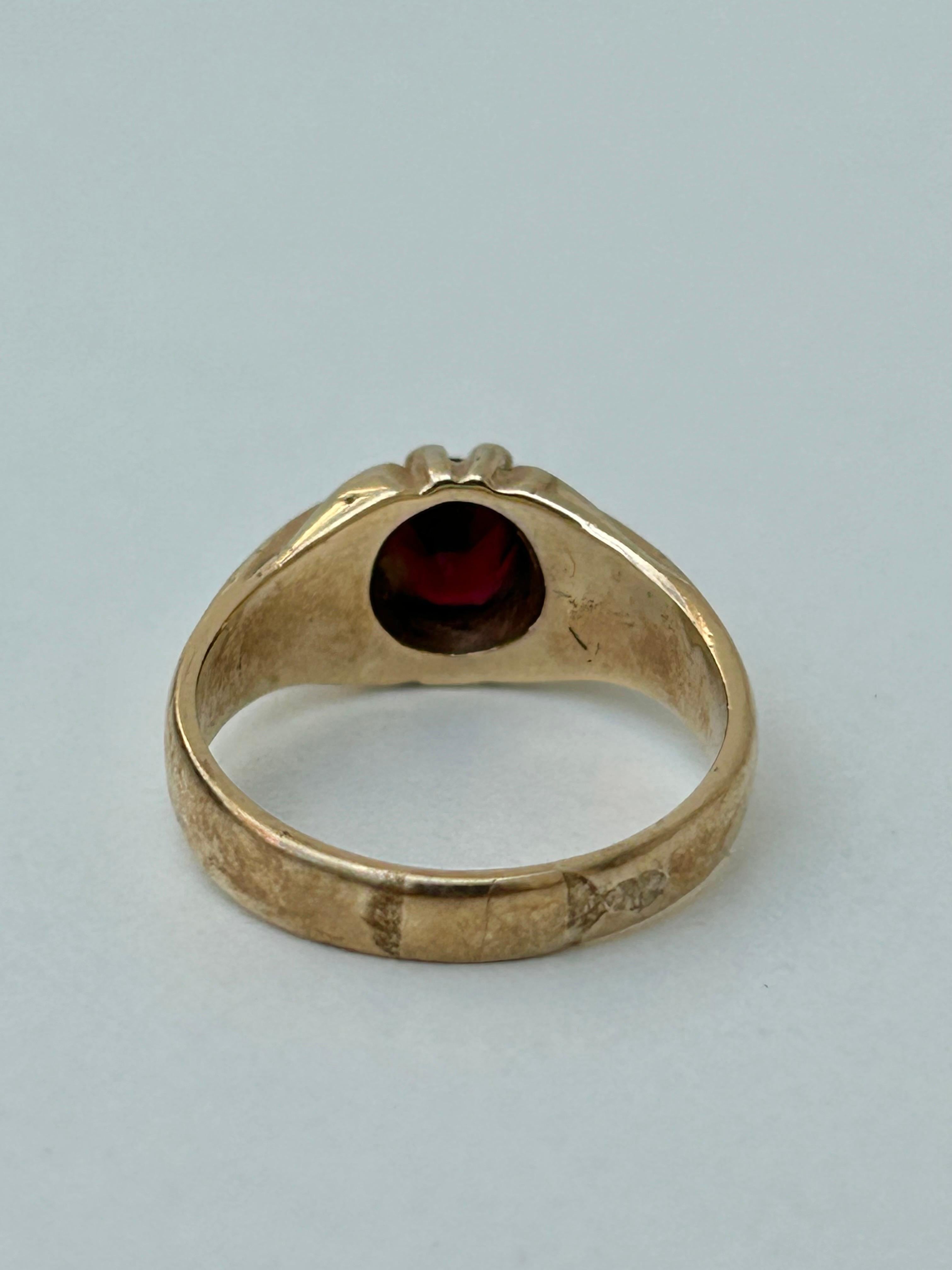 Chunky Vintage 9 Carat Gold Garnet Signet Ring For Sale 1