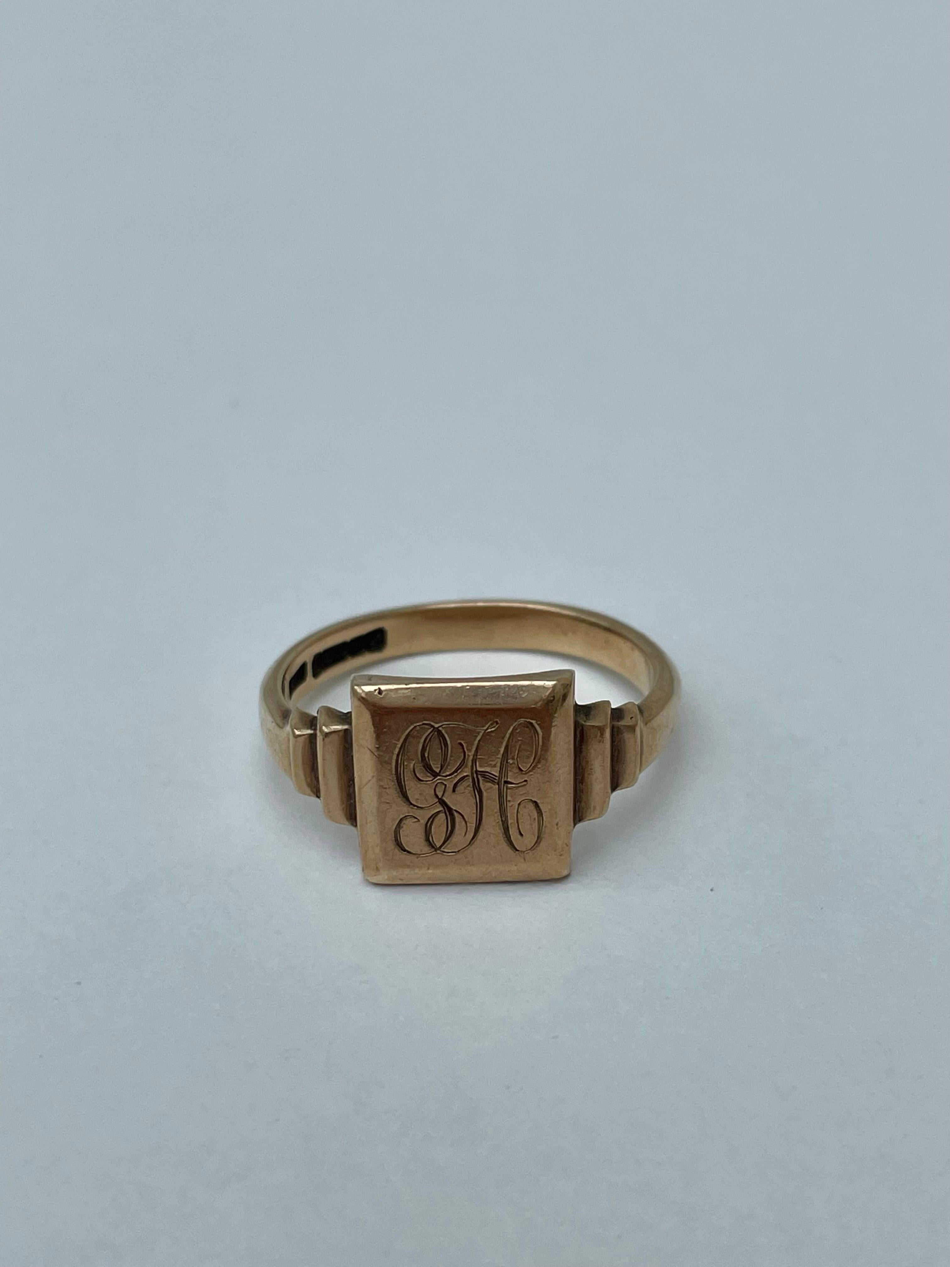 Chunky Vintage 9ct Square Signet Ring “G.H” In Good Condition For Sale In Chipping Campden, GB