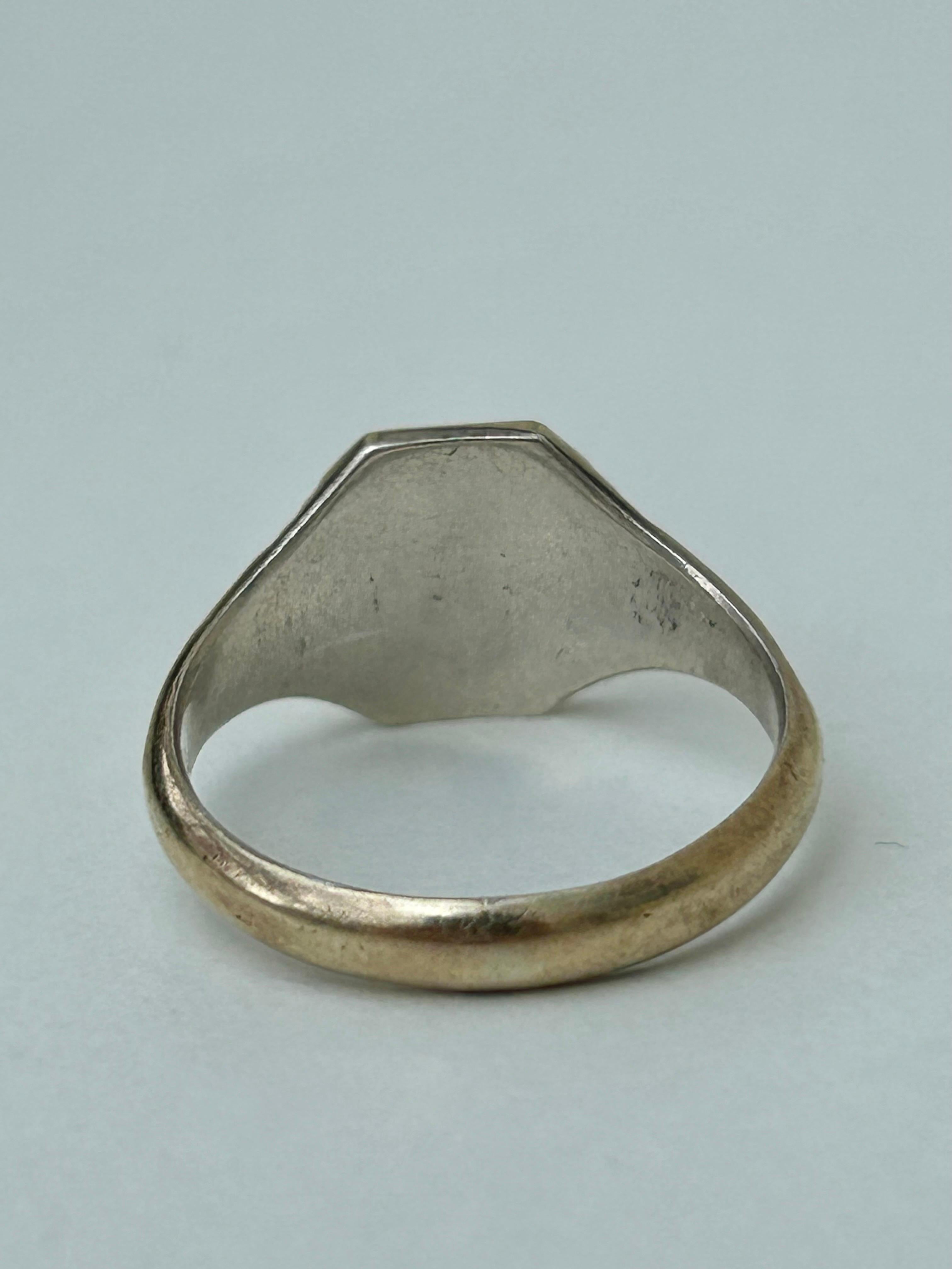 Chunky Vintage 9 Carat Yellow Gold Signet Ring In Good Condition For Sale In Chipping Campden, GB