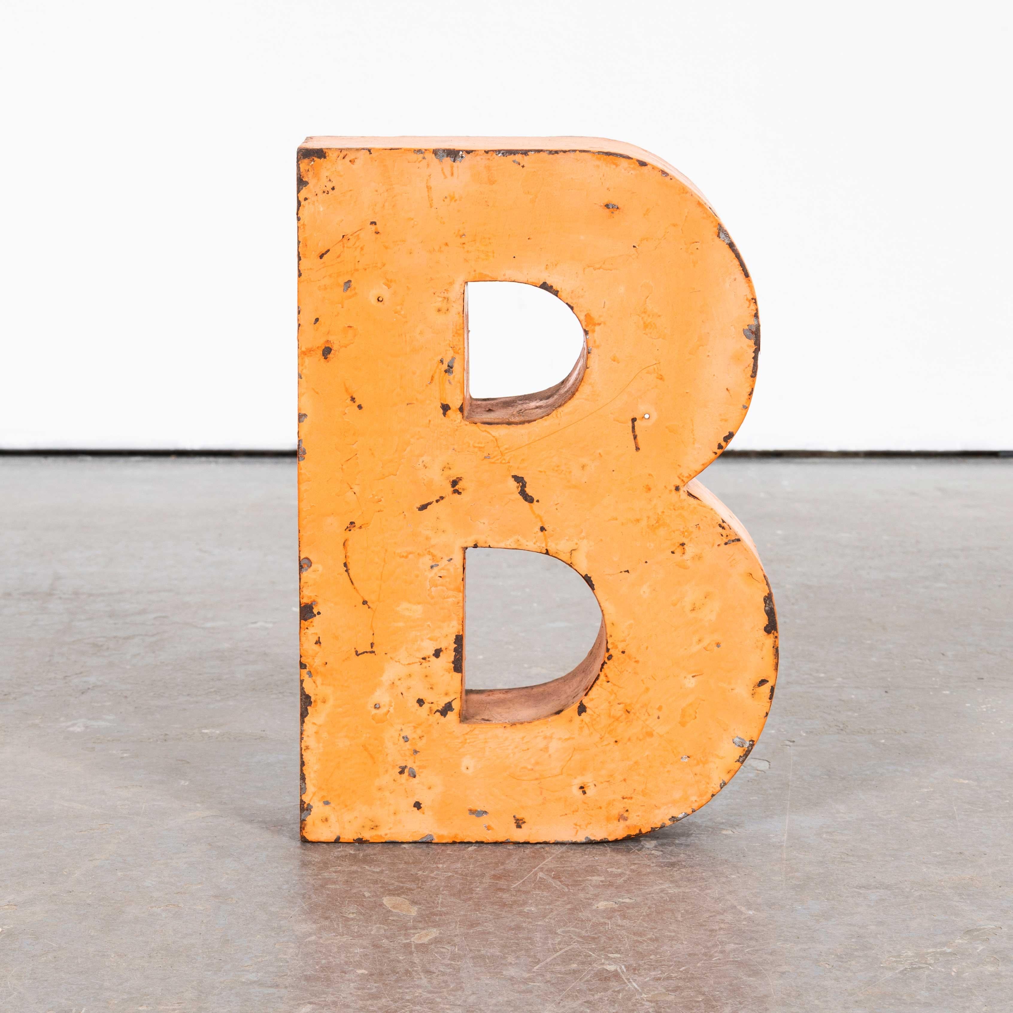 Chunky Vintage French Signage Letter - Medium B In Good Condition In Hook, Hampshire