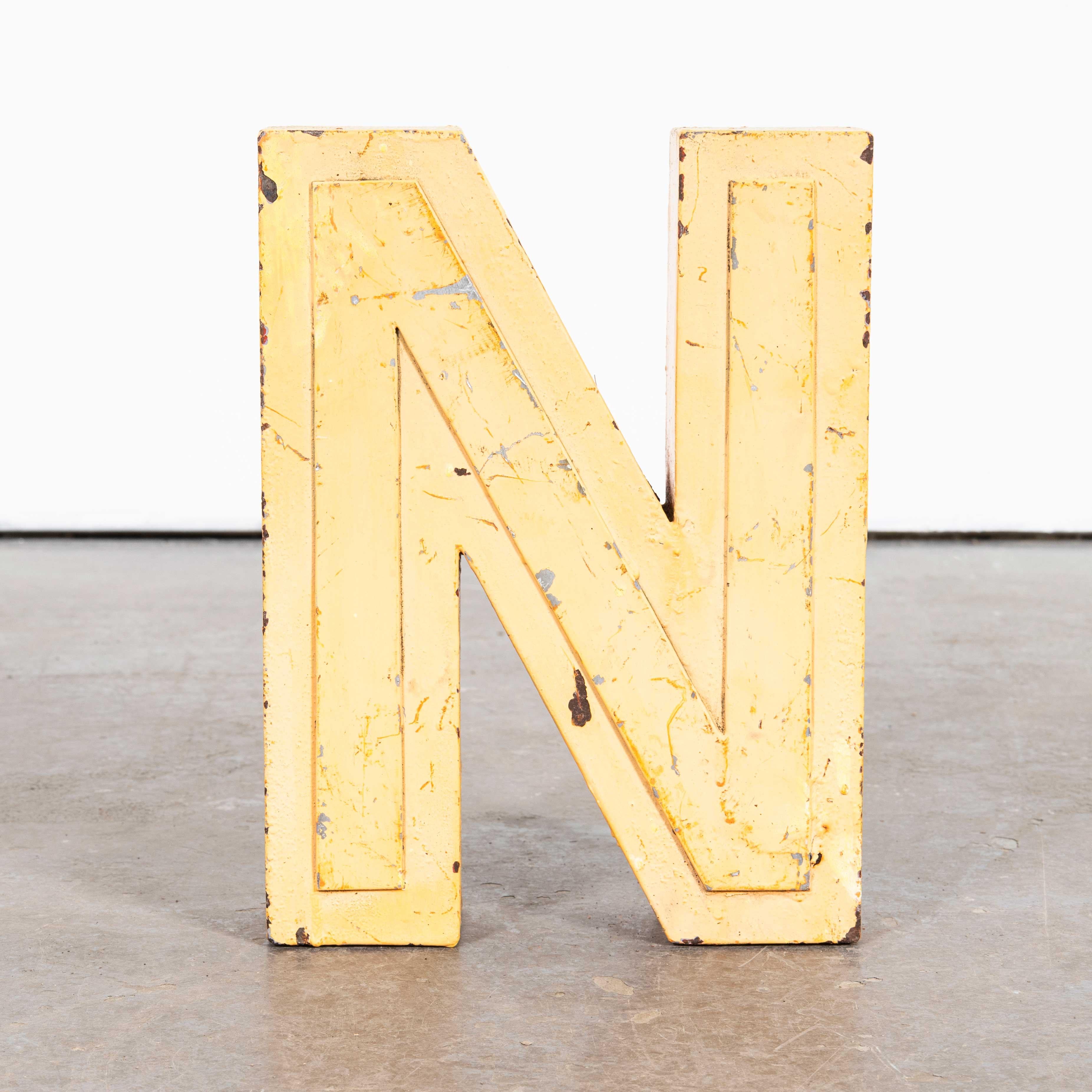 Chunky Vintage French Signage Letter - Medium N In Good Condition For Sale In Hook, Hampshire