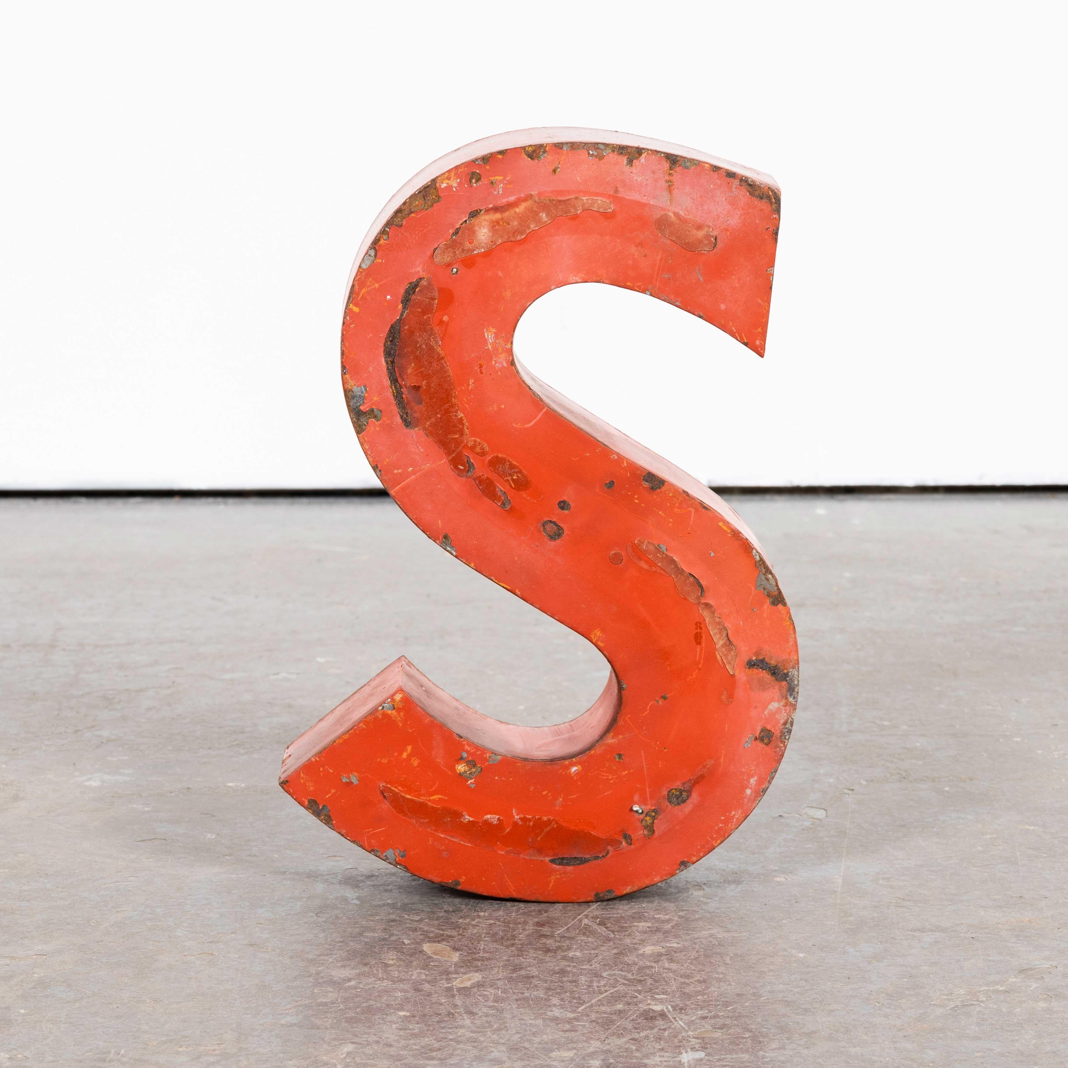 Chunky Vintage French Signage Letter - Medium S In Good Condition In Hook, Hampshire