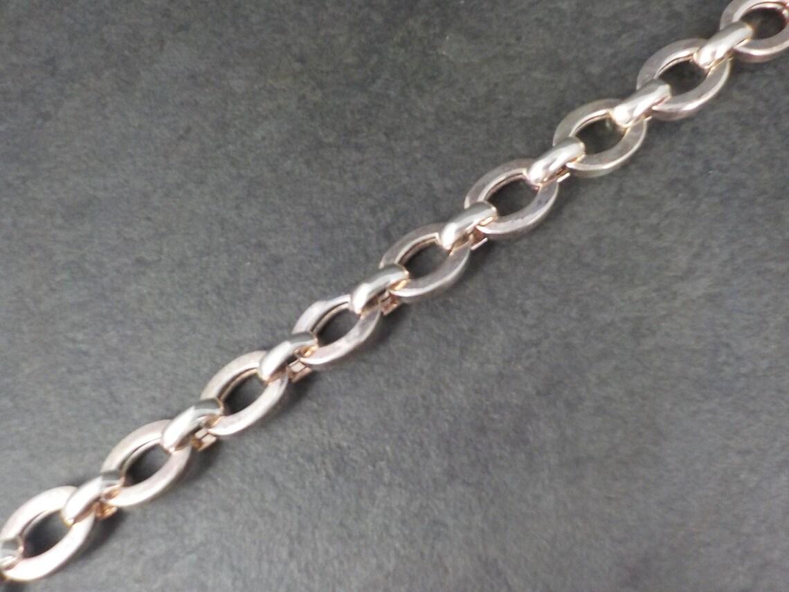 Esta preciosa pulsera italiana vintage es de plata de ley.

Medidas: 1/2 pulgada de ancho, 8 1/4 pulgadas de extremo a extremo
Peso: 21 gramos

Marcas: Hecho en Italia, Milor, 925

Estado: Excelente - pátina menor