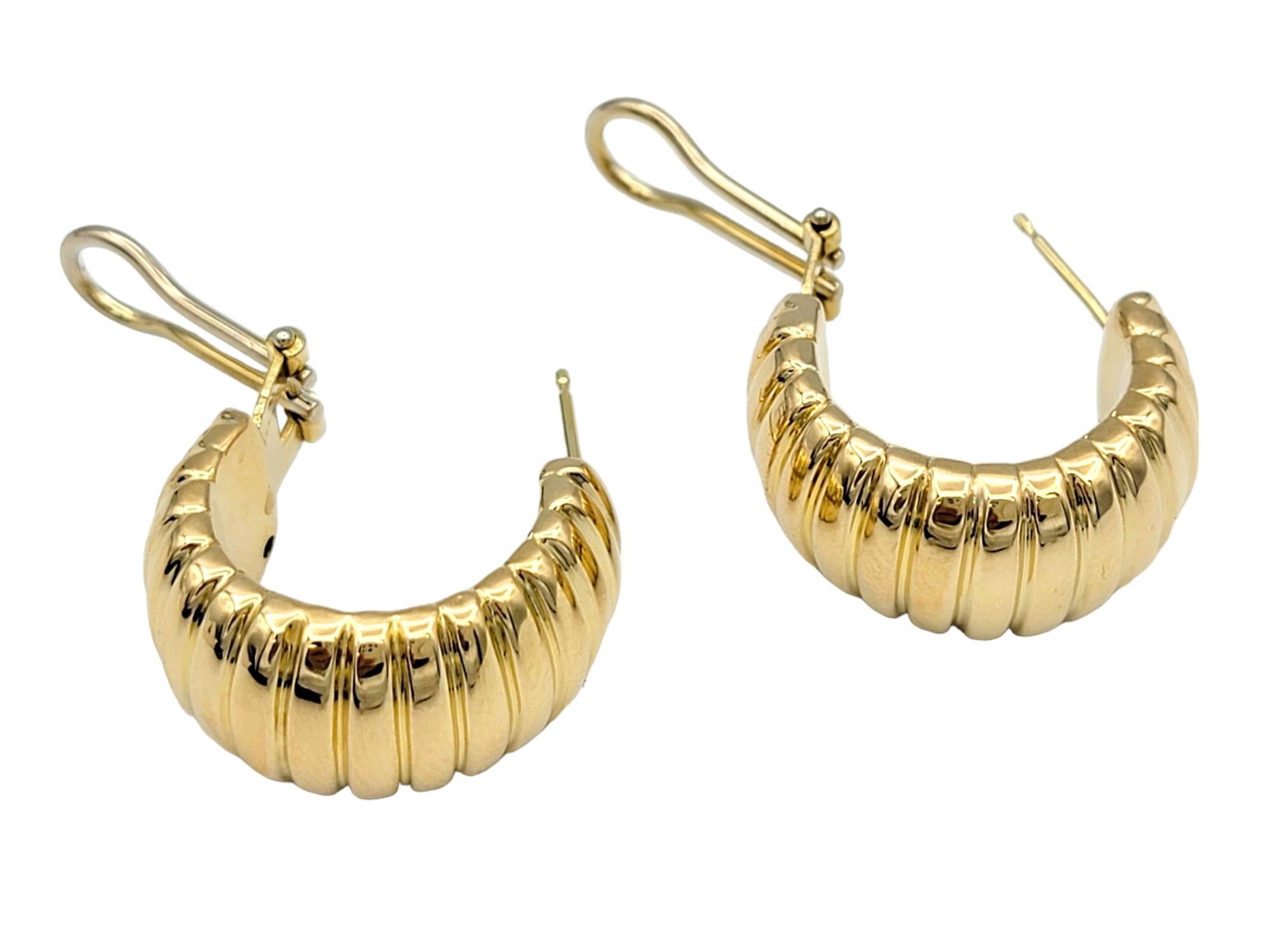 Chunky Wide Ribbed Omega Back Hoop Earrings Set in Polished 18 Karat Yellow Gold For Sale 3