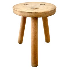 Tabouret tripode en bois massif, France, années 1960