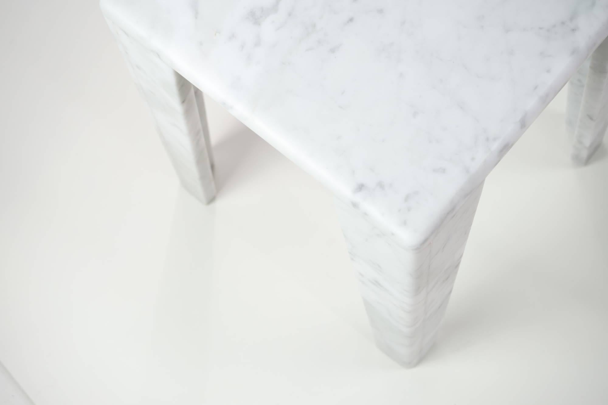 Avior is an evolution of the Gravity side table. We decided to keep the same concept of lightness and movement, abstracting the motion of the flying Carrara marble into a different 3D iron structure. 

The geometry was achieved through playful