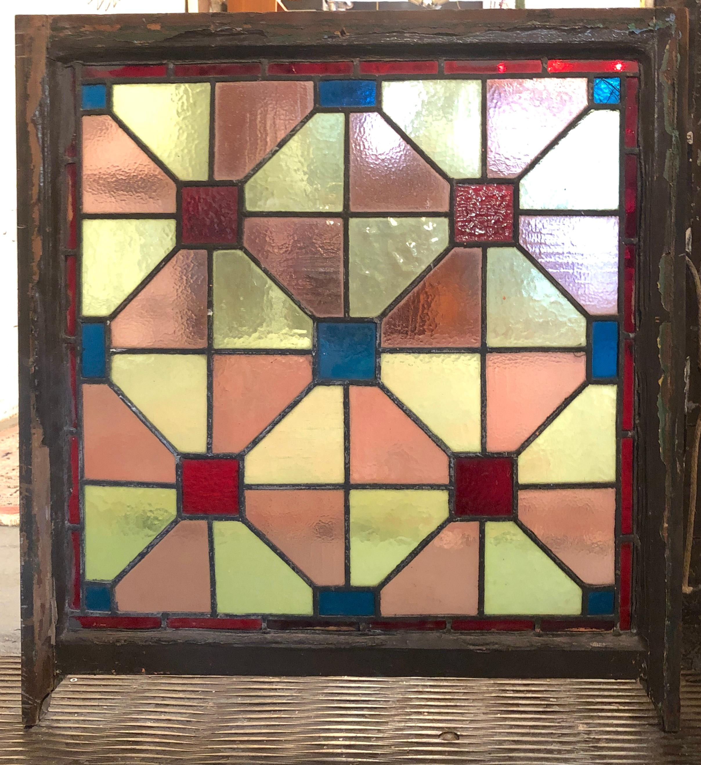 Finestra di vetro della chiesa 32
