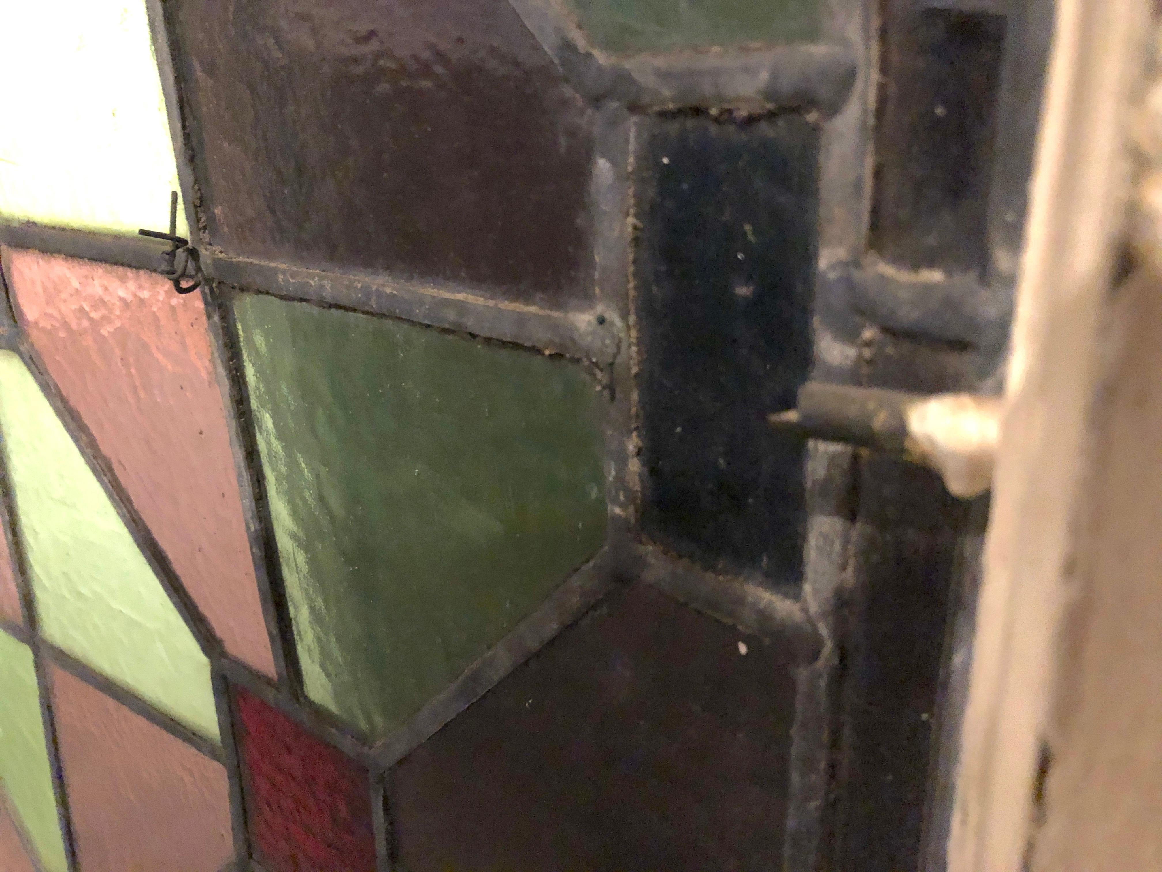 Finestra di vetro della chiesa 32