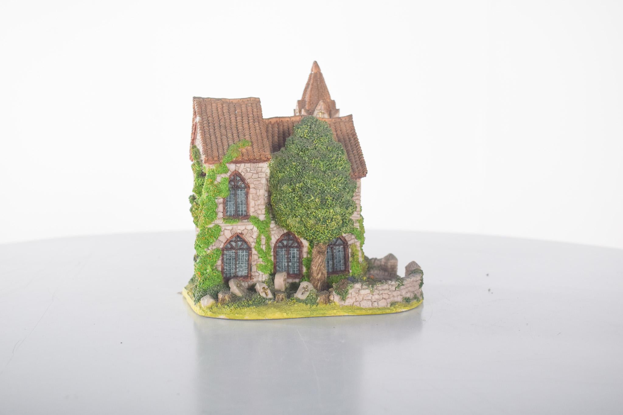Church-Shaped Decorative Clock In Good Condition For Sale In Lisboa, Lisboa