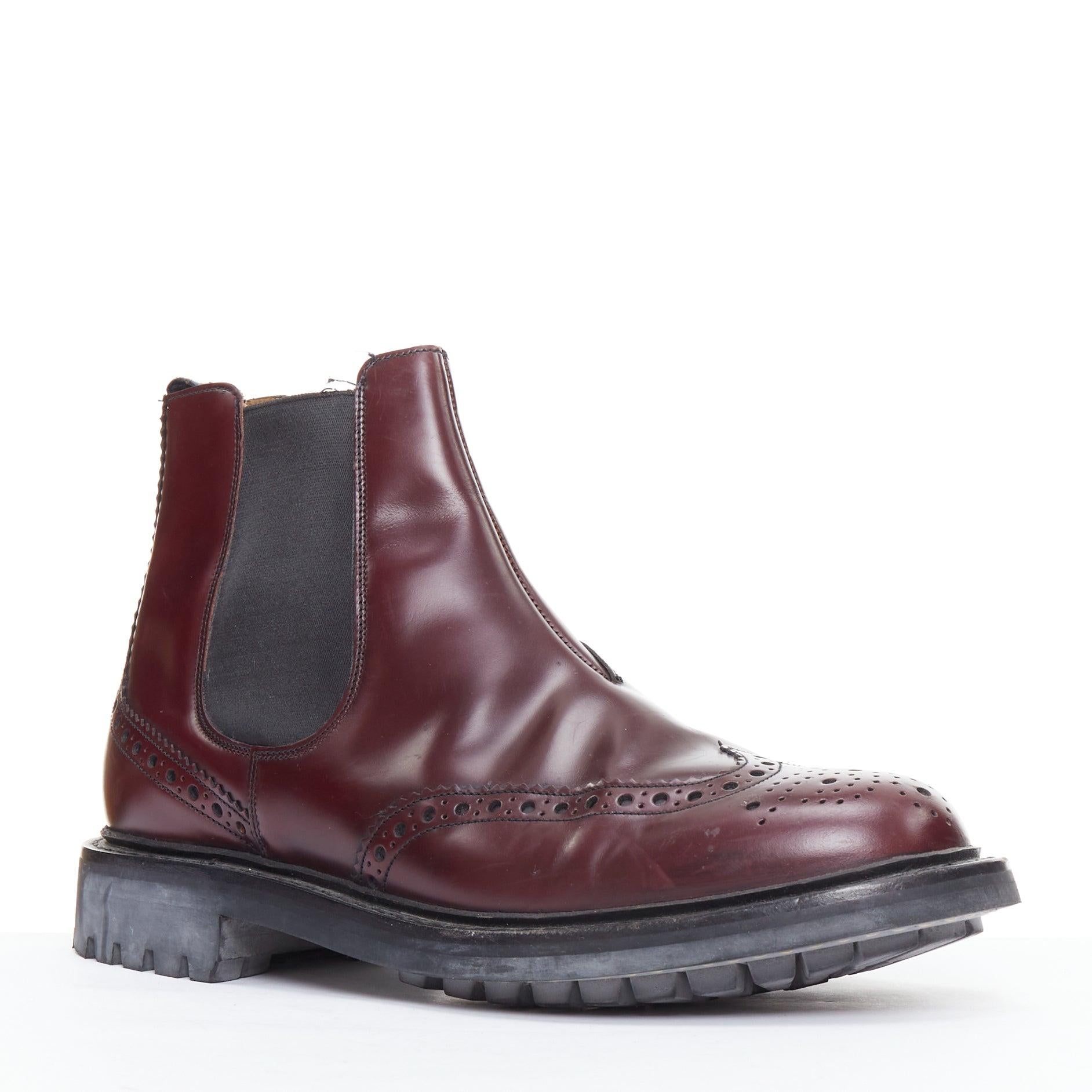 Church's Ketsby bordeaux perforato lucido stivali chelsea UK7 EU41
Riferimento: CNLE/A00324
Marchio: Church's
Model: Ketsby
Materiale: Pelle
Colore: Borgogna, Nero
Modello: Tinta unita
Chiusura: Slip On
Fodera: Pelle nuda

CONDIZIONE:
Condizioni: