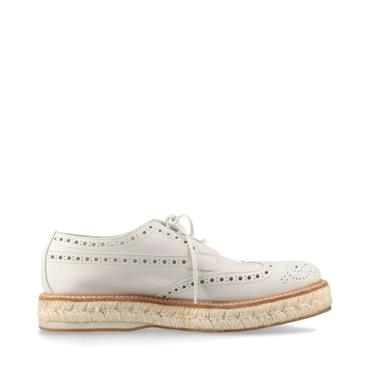 Zapatos Church's Alpargatas Keely Piel Perforada Blanco en Bueno estado para la venta en Humacao, PR