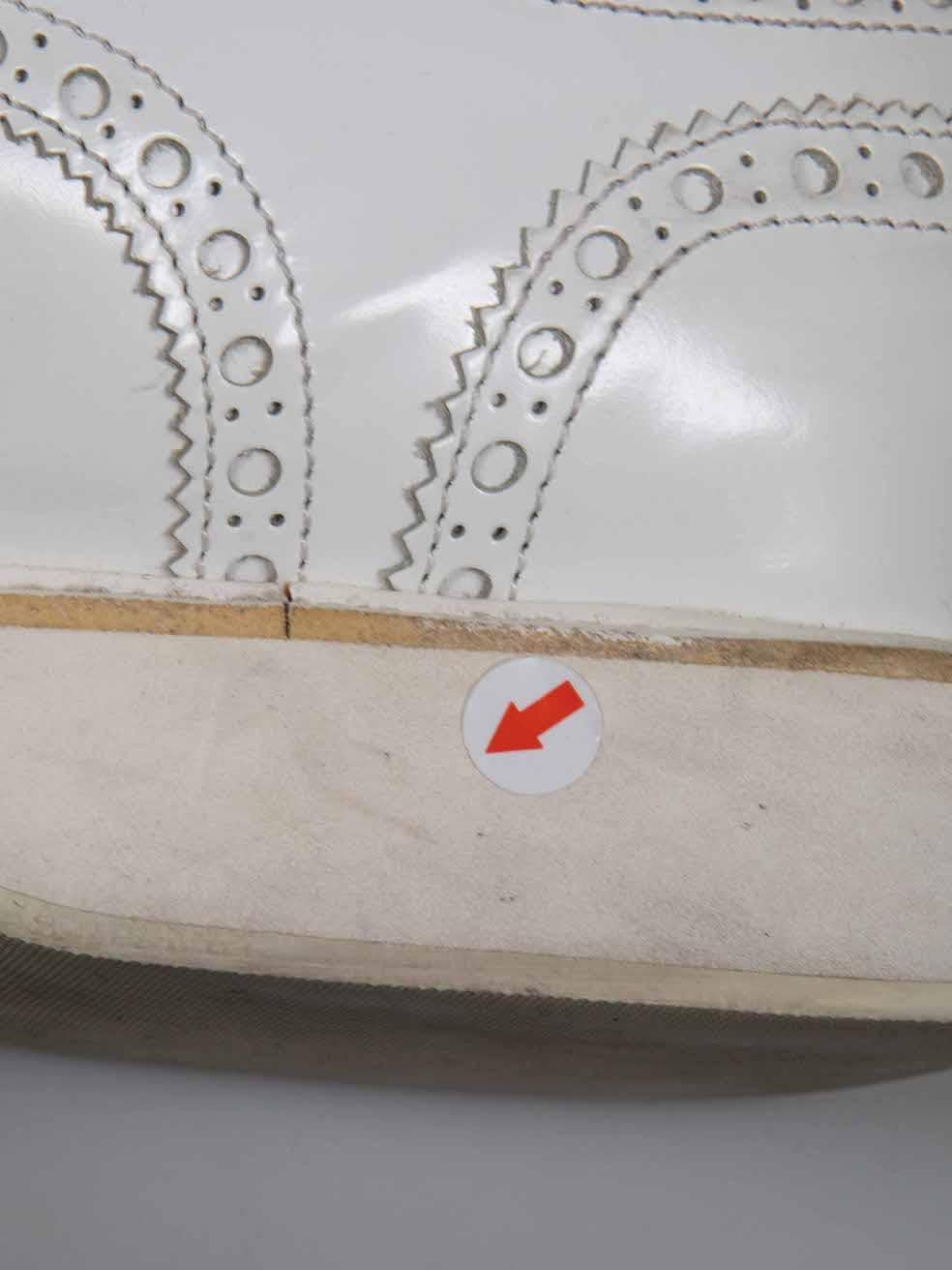 Brogues à lacets en cuir blanc perforé de Church's, taille IT 38,5 Pour femmes en vente