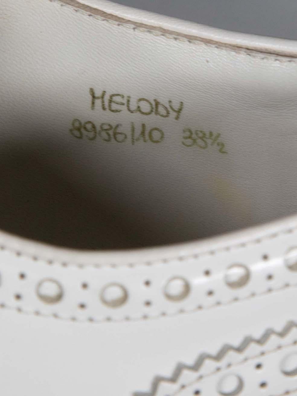 Brogues à lacets en cuir blanc perforé de Church's, taille IT 38,5 en vente 4