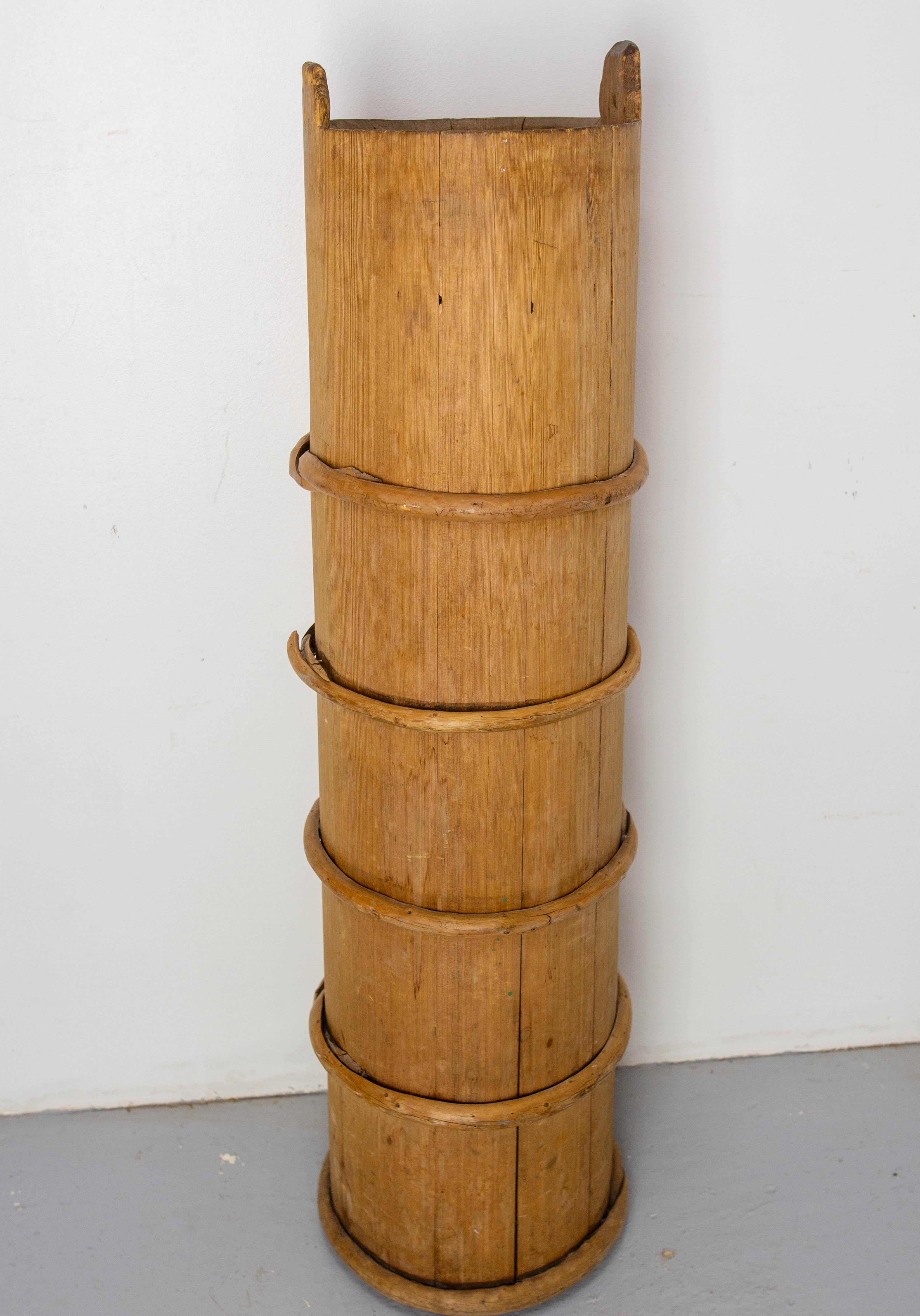 Barrel butter churn, made in Sweden 1797.
This spruce churn can be used as a decoration accessory to hold a plant decoration.

Shipping:
28 / 28 / 99 cm 6.2 kg.
 
 