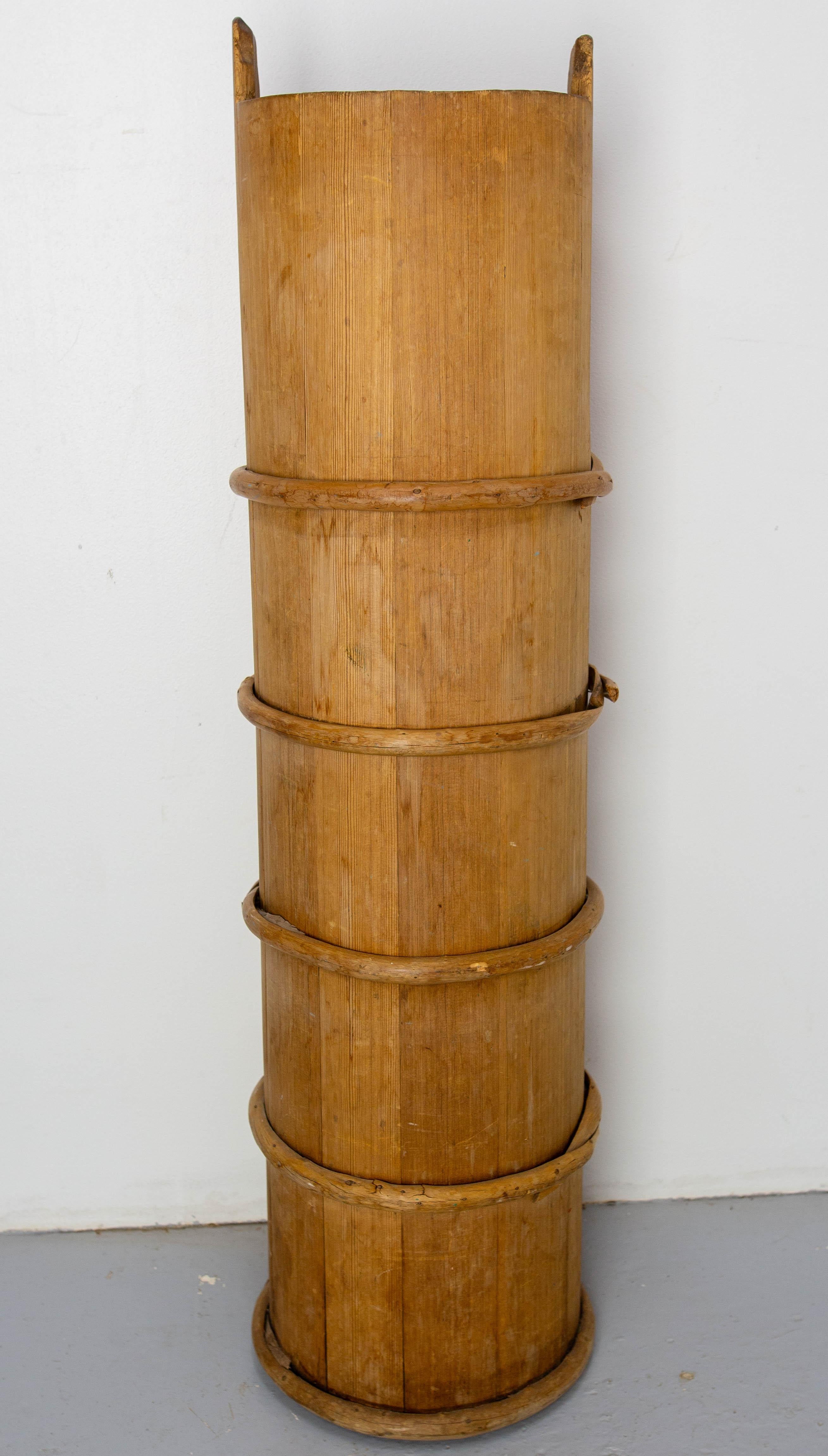 Churn, spruce, Sweden, late 18th century, 1797 In Good Condition For Sale In Labrit, Landes