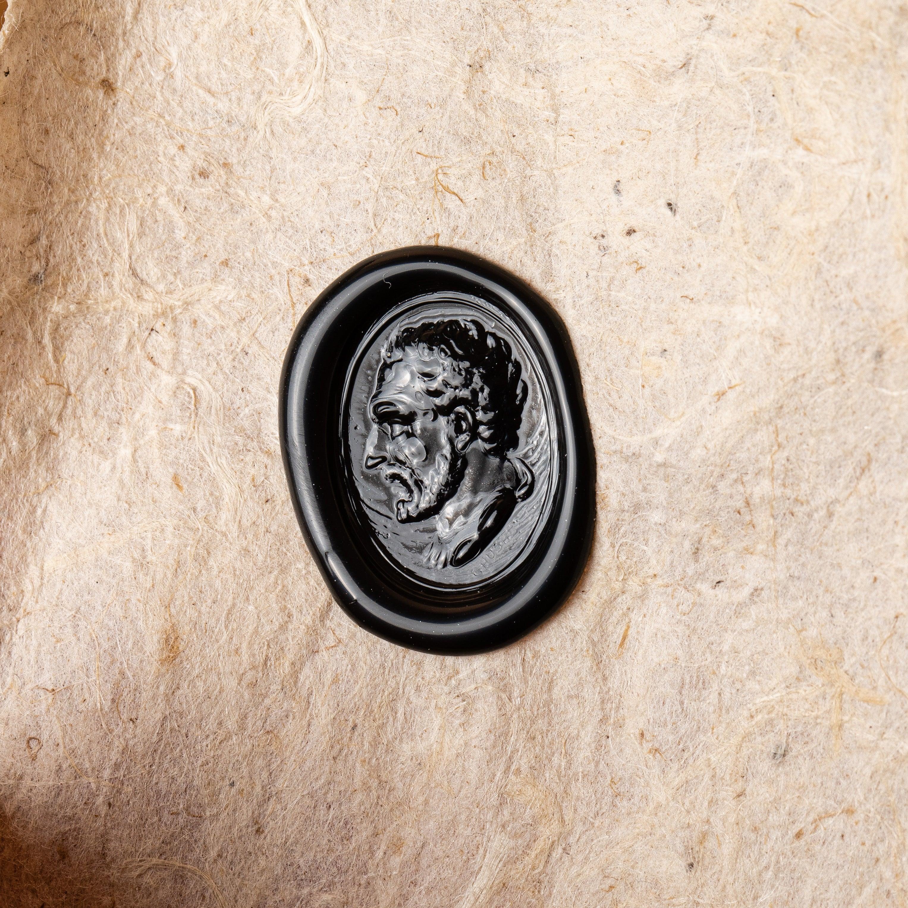 En vente :  Chushev, bague sigillaire Demosthenes en argent sterling avec intaille en cornaline 3