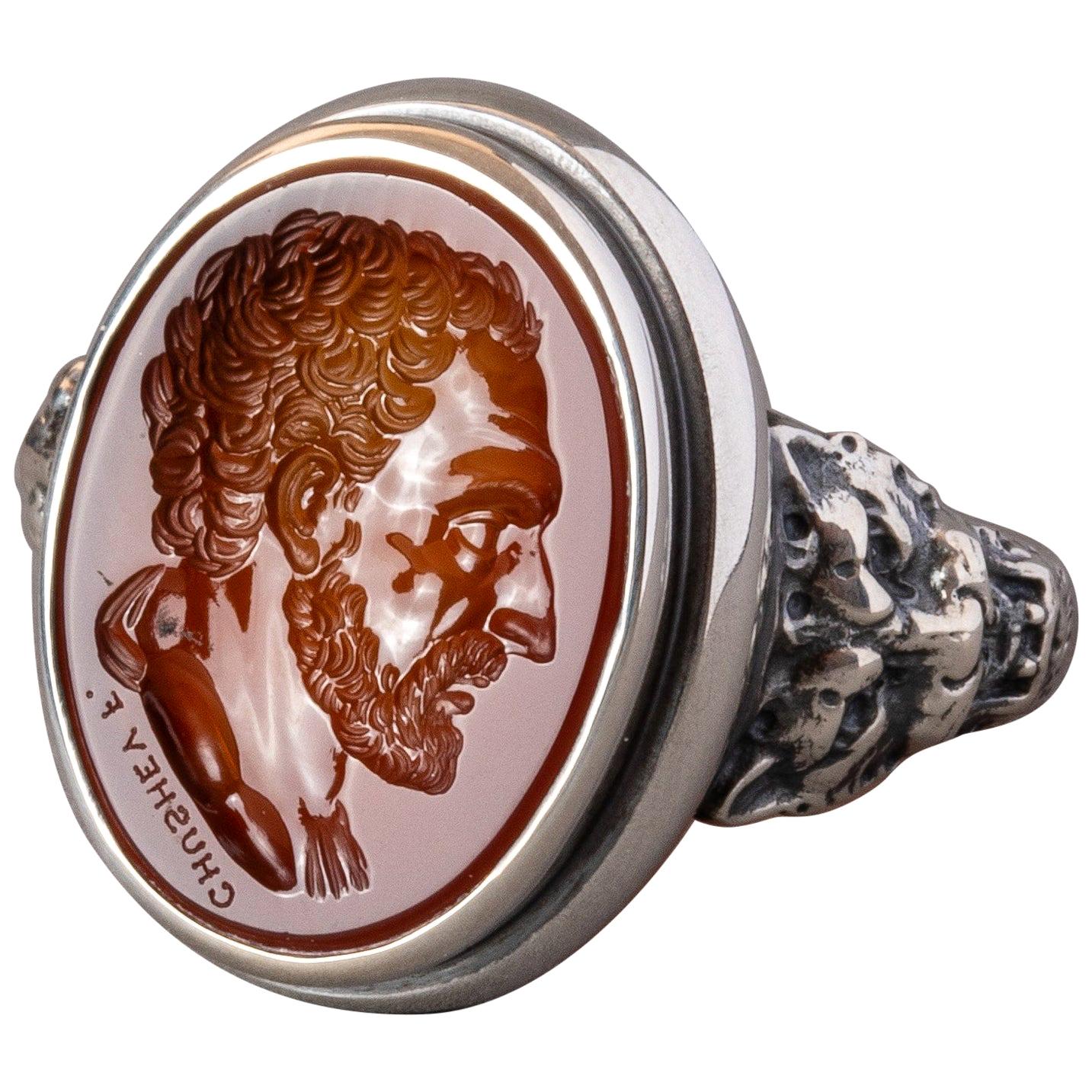 En vente :  Chushev, bague sigillaire Demosthenes en argent sterling avec intaille en cornaline