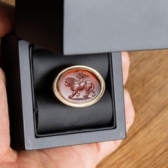 Chushev Eros y León Anillo de sello de oro calcográfico con cornalina