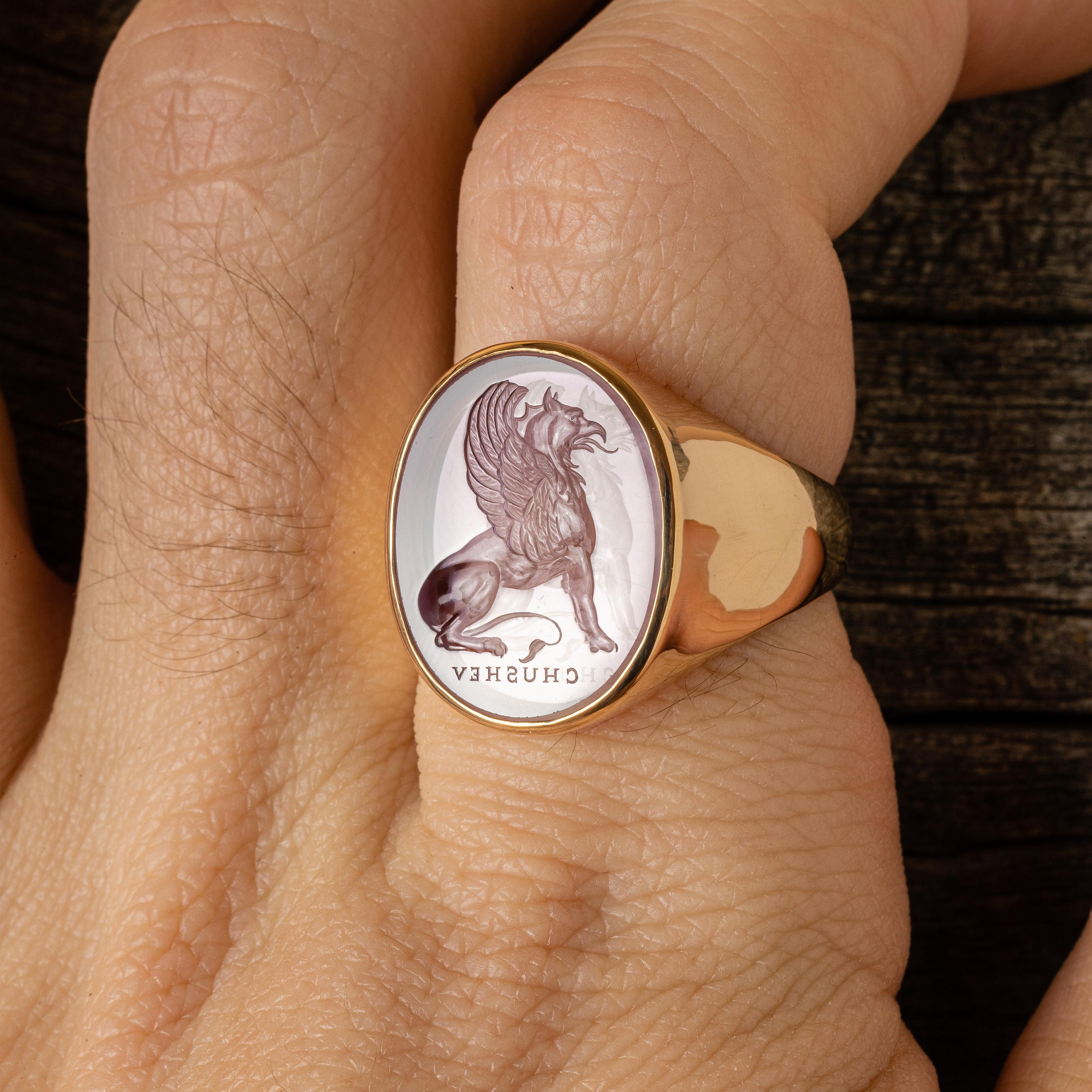 Chushev Griffin Amethyst Intaglio Gold Siegelring im Zustand „Neu“ in Canoga Park, CA