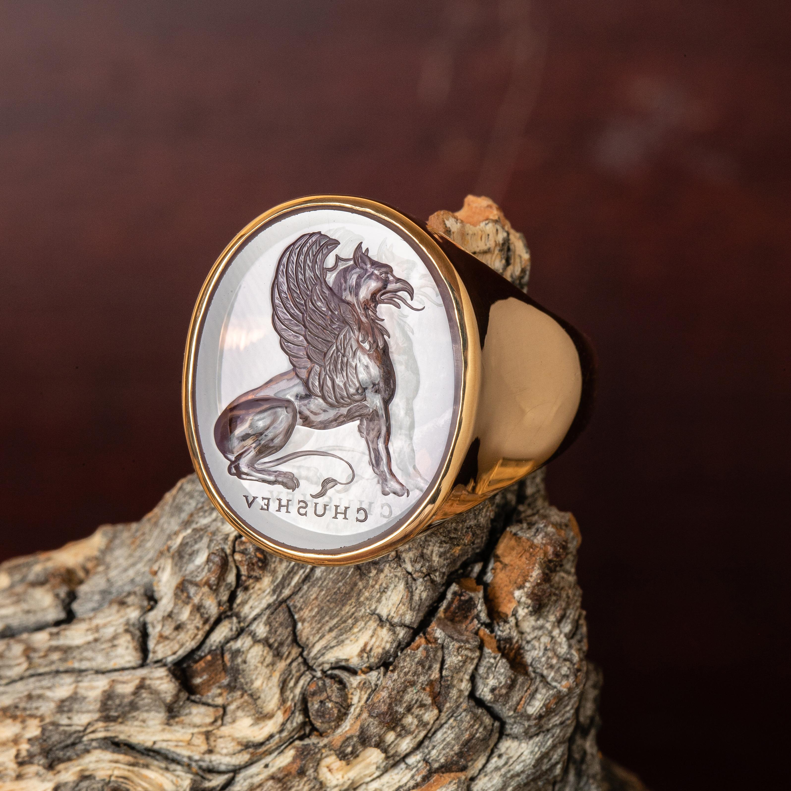 Chushev Griffin Amethyst Intaglio Gold Siegelring für Damen oder Herren