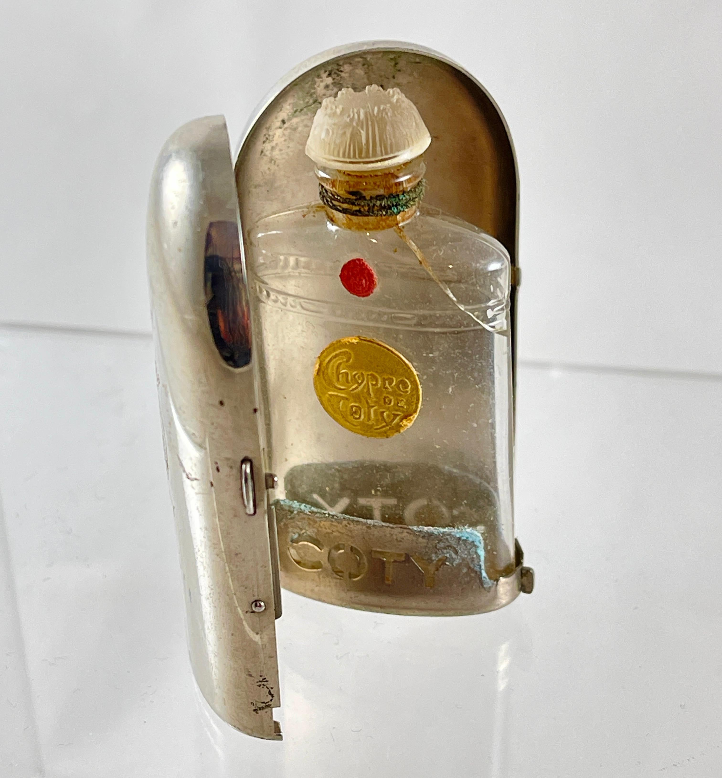 Flacone di profumo in miniatura Chypre de Coty Paris racchiuso in un astuccio in metallo argentato, in stile Art de France, circa anni '20.

Chypre de Coty è un profumo creato da François Coty nel 1917. È stata una fragranza innovativa che ha