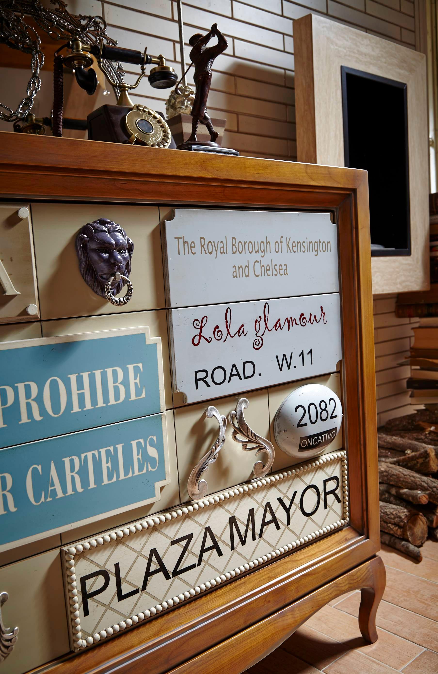 Cassettiera Cibeles di Lola Glamour In condizioni Nuovo in vendita a Geneve, CH