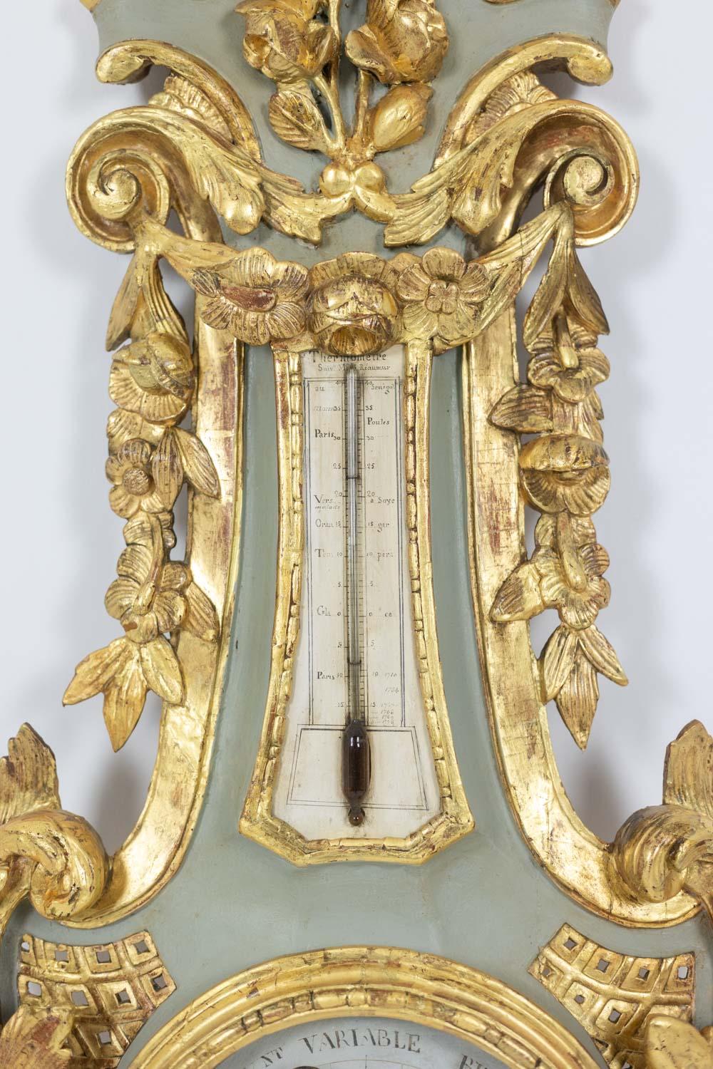 Cicery. Barometer in carved and gilded wood. 18th century period. For Sale 4