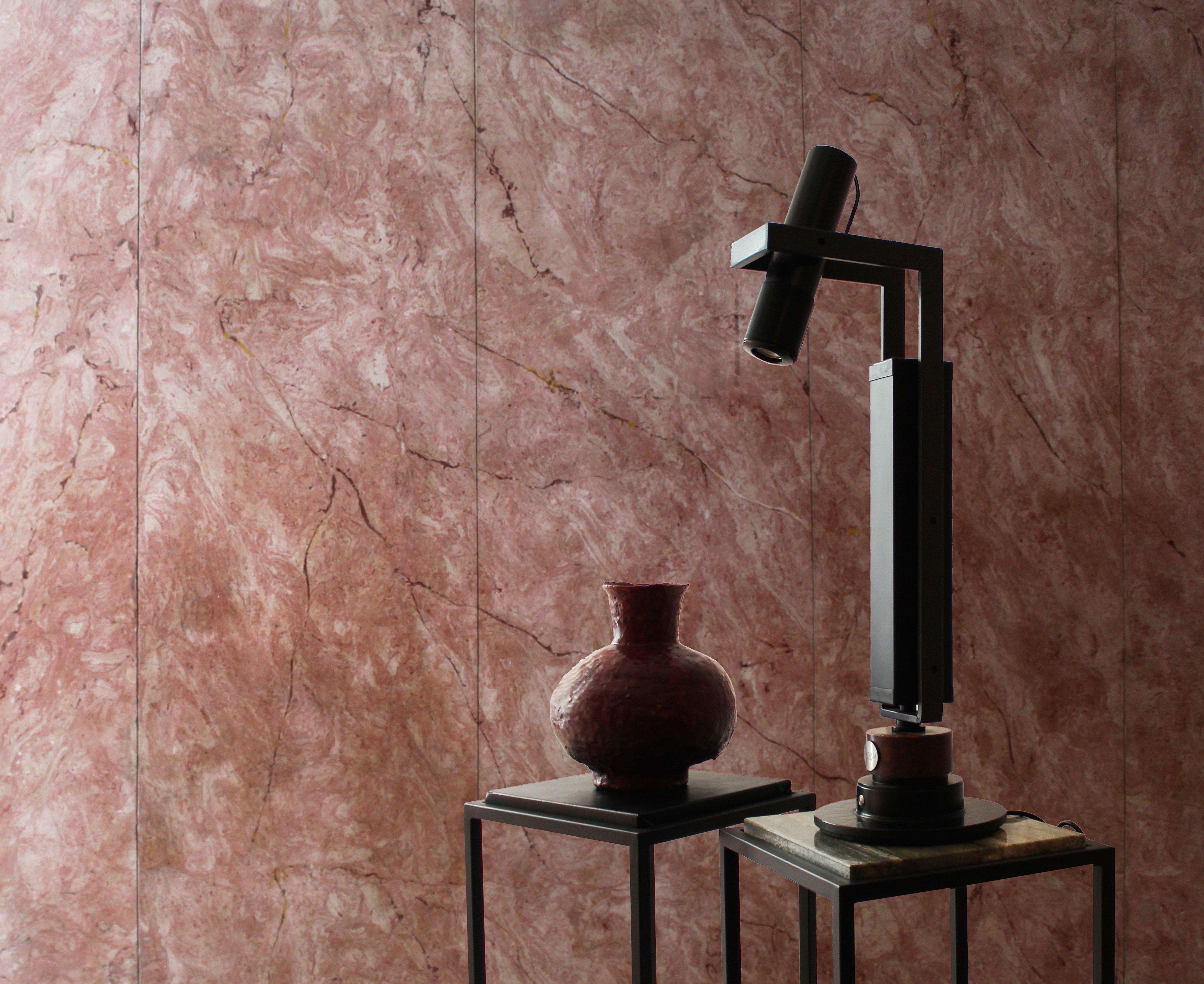 italien Lampe à poser Ciclope en granit rouge par Acanthus Studio Roma en vente