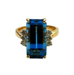 Bague CID en or jaune 14 carats, sertie d'un saphir « London Blue » de 7,8 carats et d'un diamant de 0,15 carat