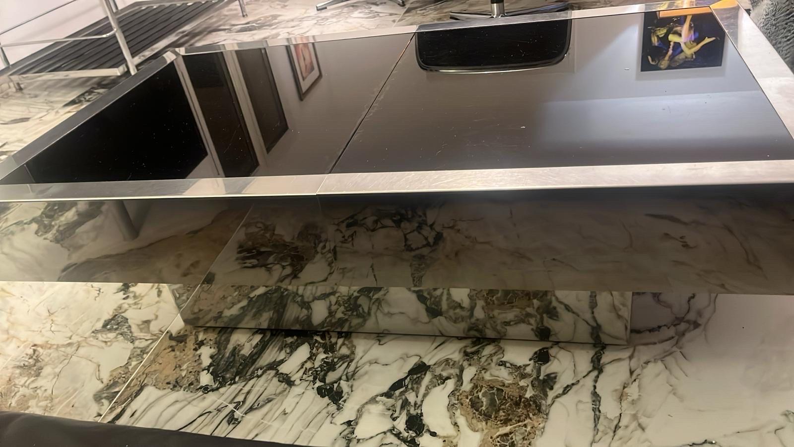 Cidue Table basse avec bar à sec caché en acier inoxydable et verre , 1970 en vente 2