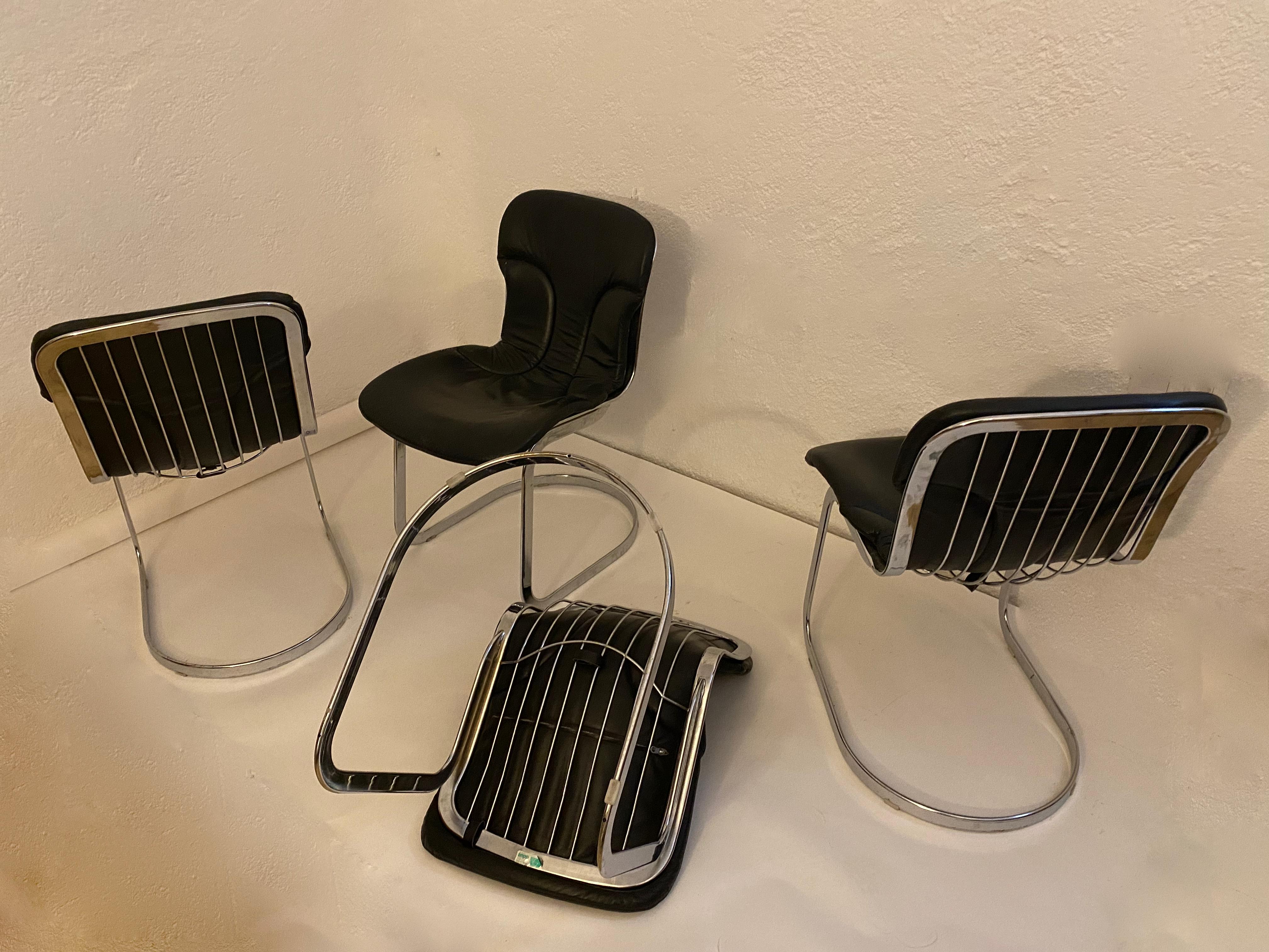 Cidue Esszimmerstühle entworfen von Willy Rizzo 4er-Set aus verchromtem und schwarzem Leder im Angebot 2