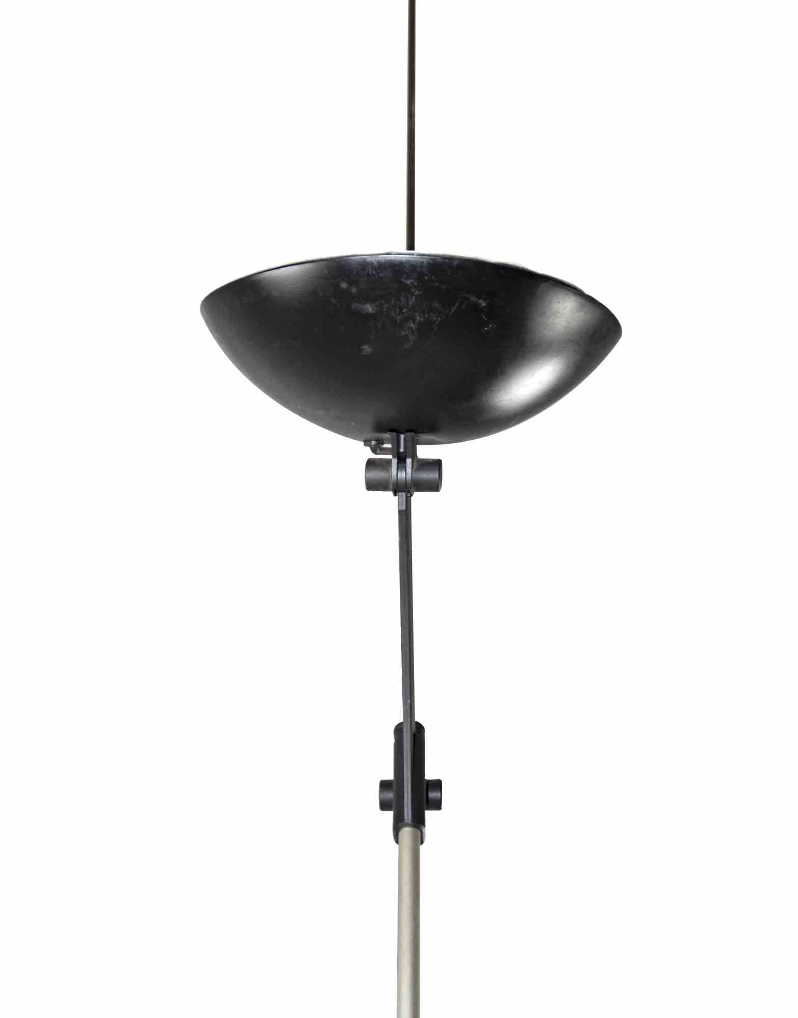 Cielo Terra Floor Lamp is an original design lamp realized in the 1980s by René Kemna.

This super light lamp can be adjusted to fit a ceiling height of 2m to 3.7m. The lamp itself can also be oriented.
Made of aluminum and fiberglass
Designed