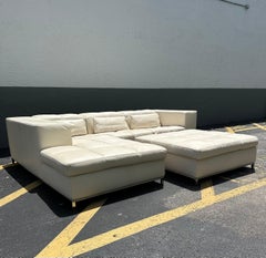 Divano "Cierre 1972" in pelle italiana beige, a L con pouf
