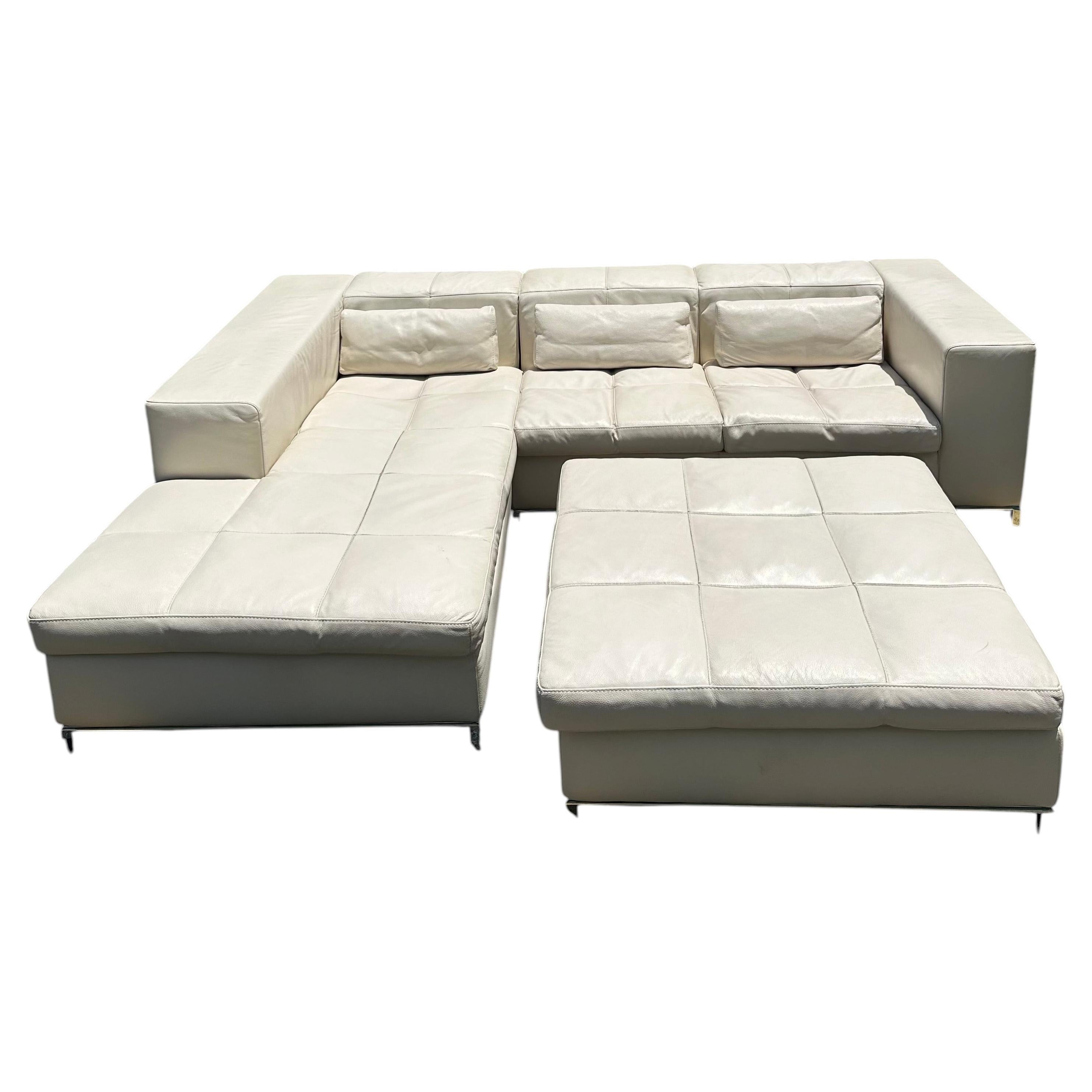 Canapé « Cierre 1972 » en cuir italien beige, en L avec pouf