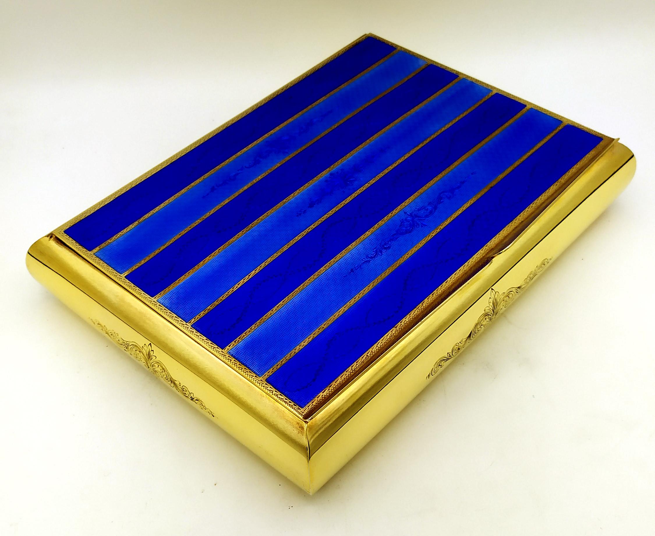 Caja para puros de dos tonos rayas en la tapa esmaltado al fuego en guilloche Salimbeni. Moderno en venta