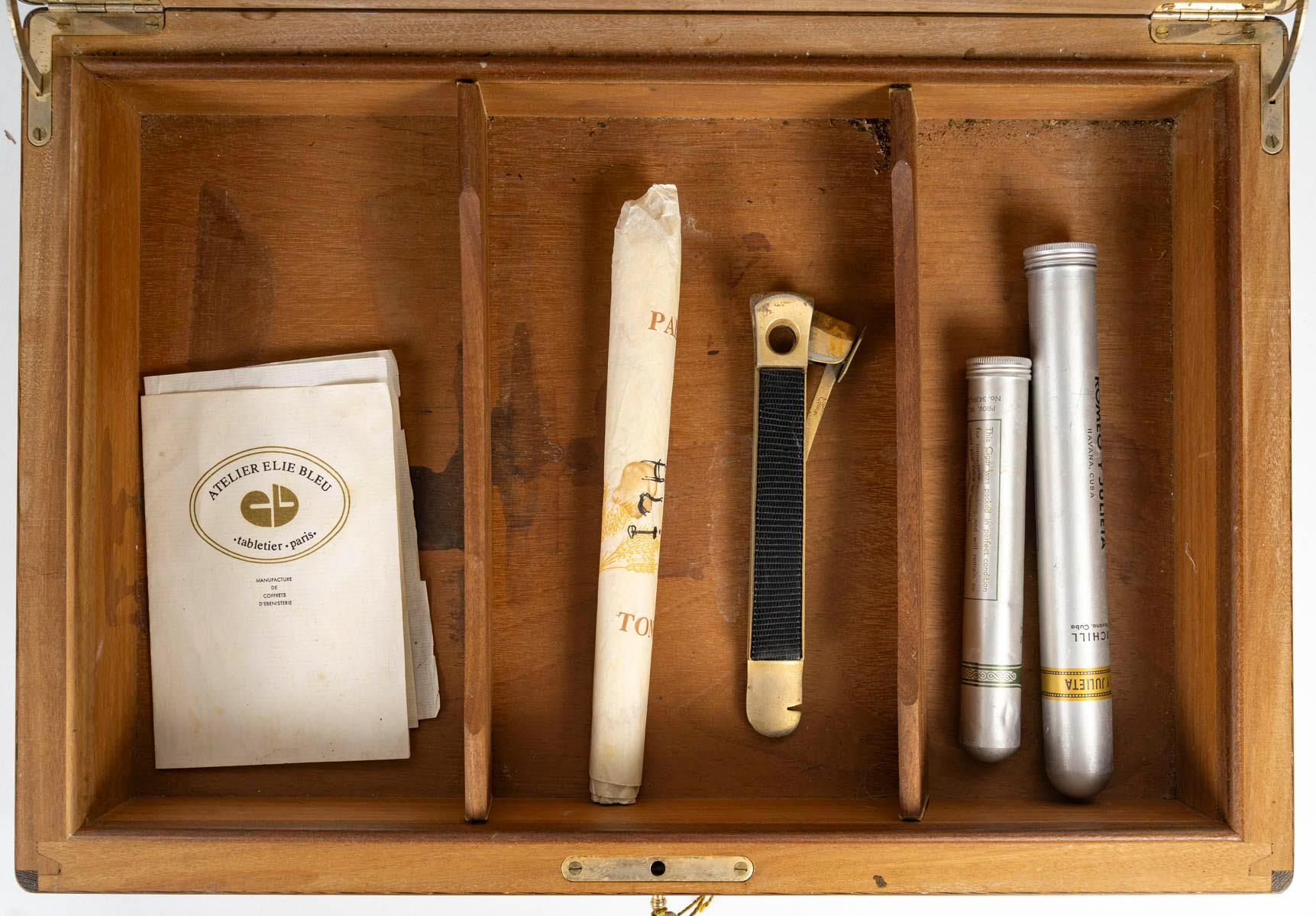 Cigar Case, Veneered Wood, 20th Century. In Good Condition For Sale In Saint-Ouen, FR