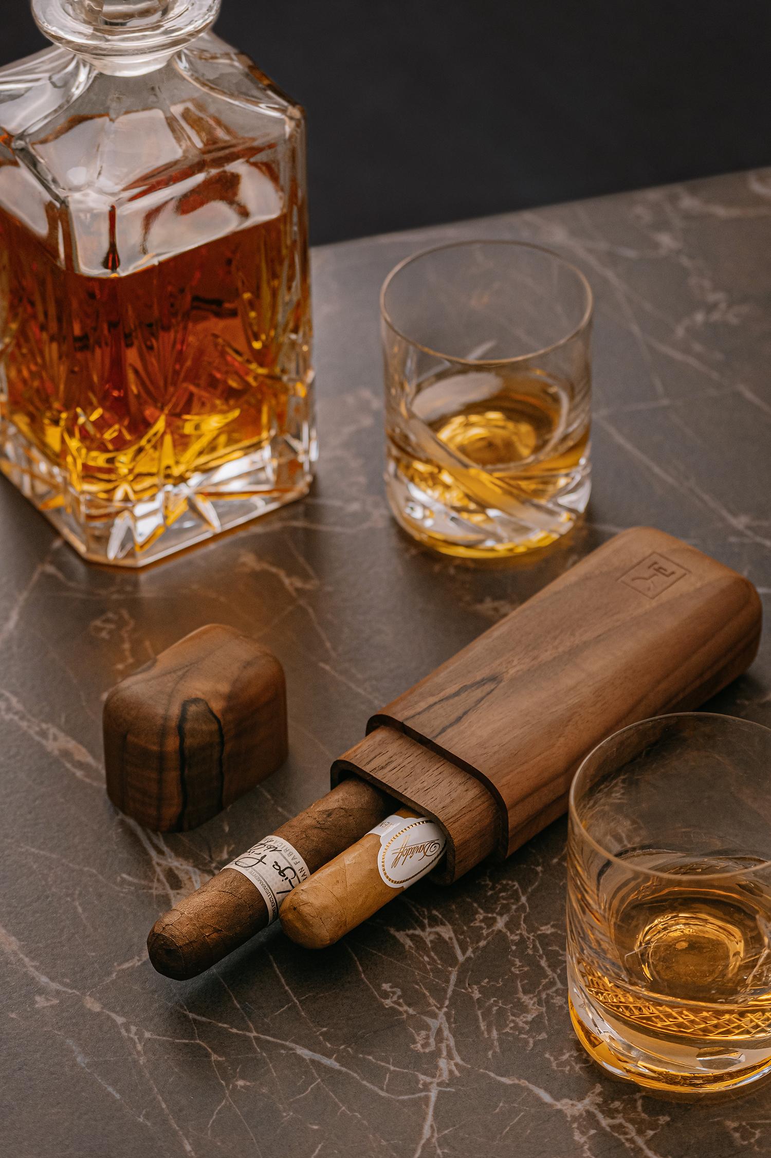 Zigarrenetui, Holzetui für Zigarren, Reiseetui für Zigarren (Minimalistisch) im Angebot
