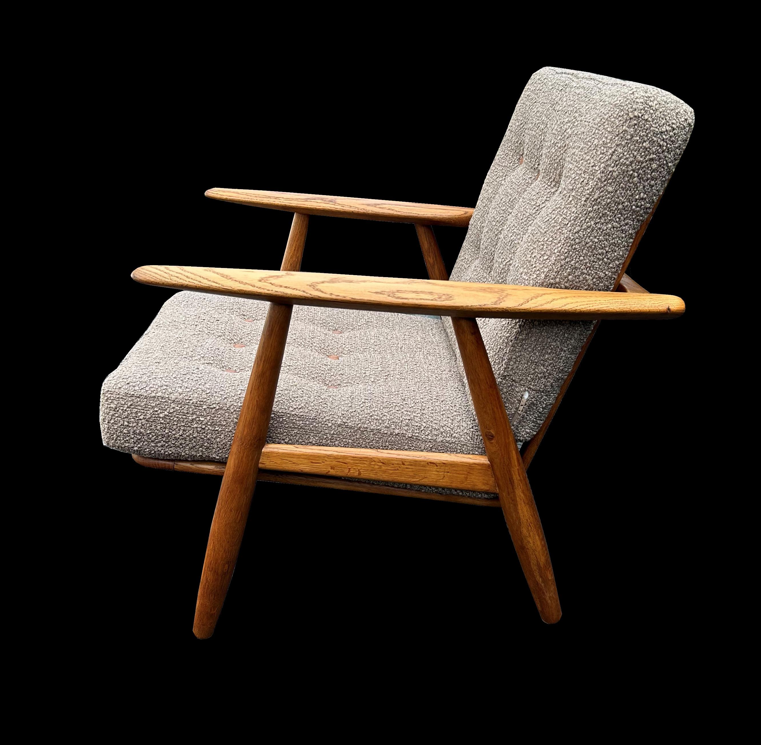 Scandinavian Modern Cigar Chair Model GE240 by Hans J Wegner for Getama For Sale